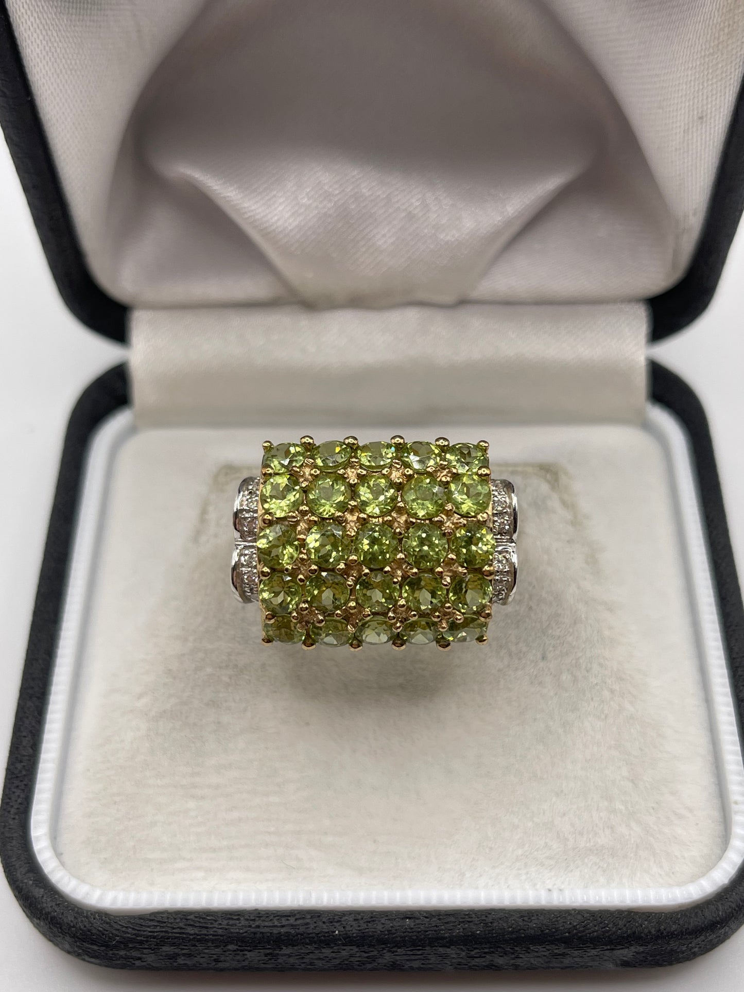 9ct gold peridot and diamond ring