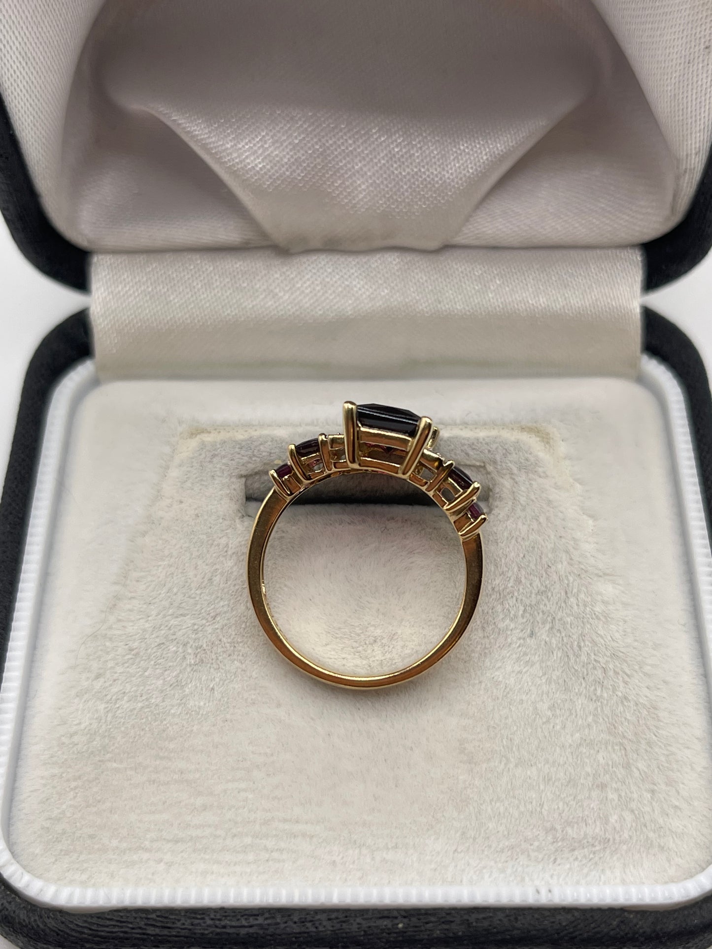 9ct gold garnet and diamond ring
