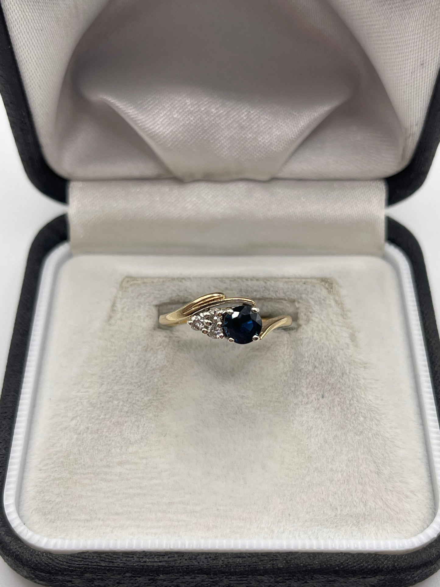 9ct gold sapphire and diamond ring