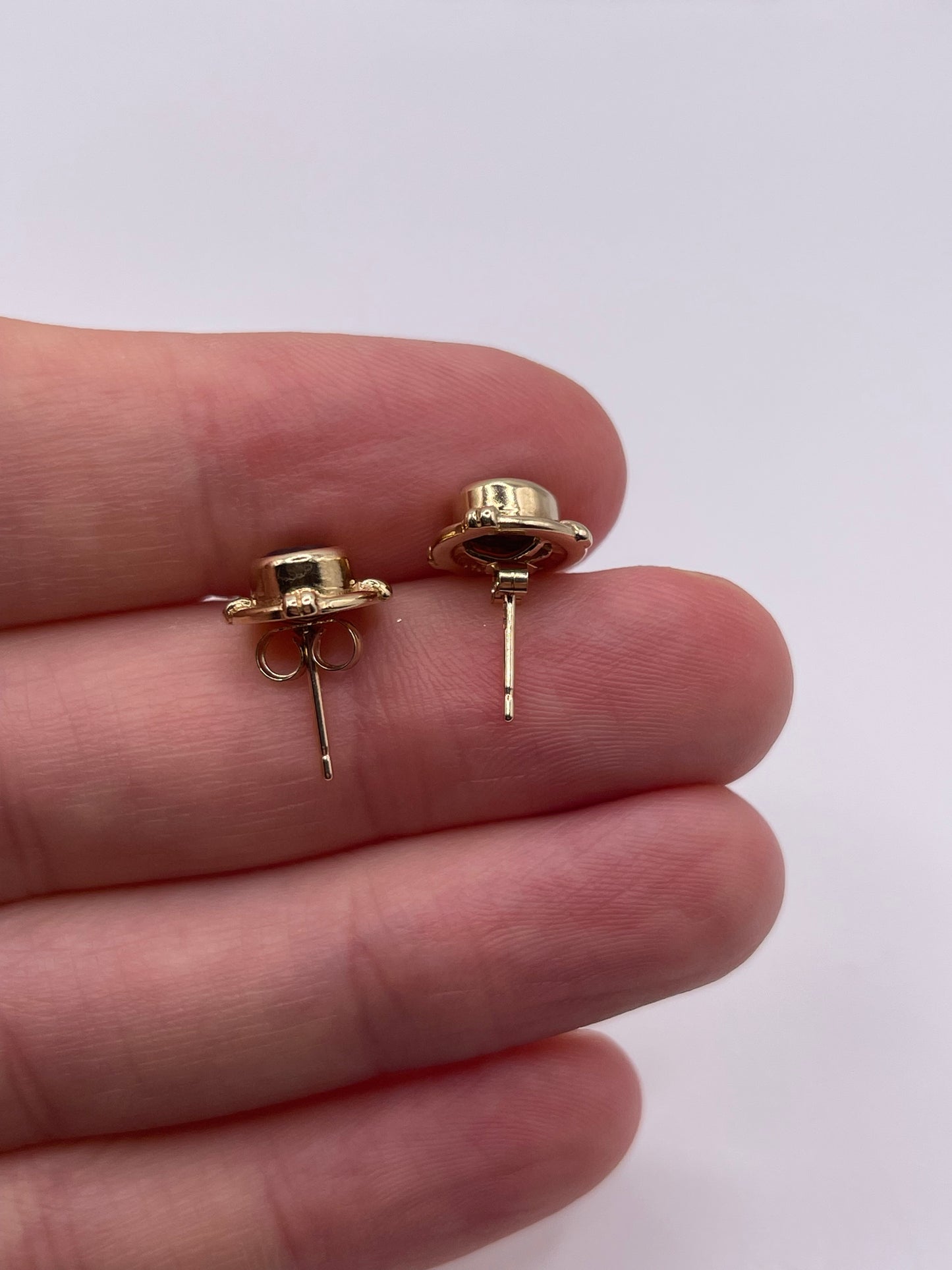 9ct gold garnet earrings