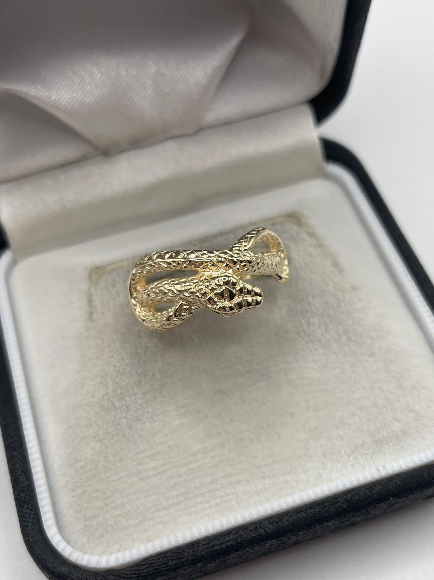 9ct gold snake ring