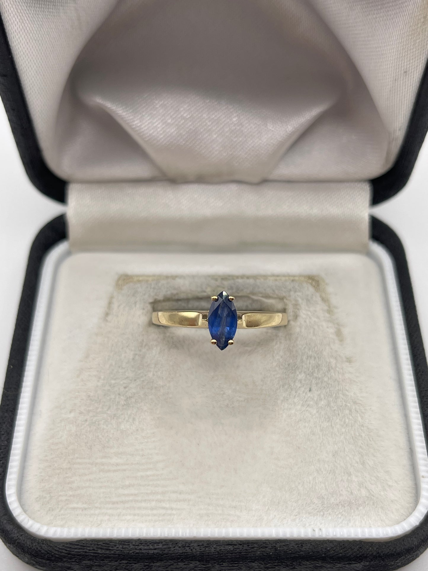 9ct gold kyanite ring