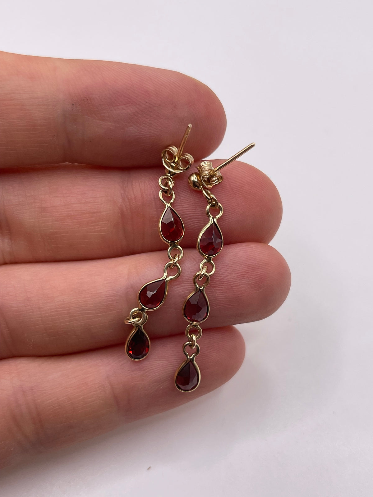 9ct gold garnet earrings