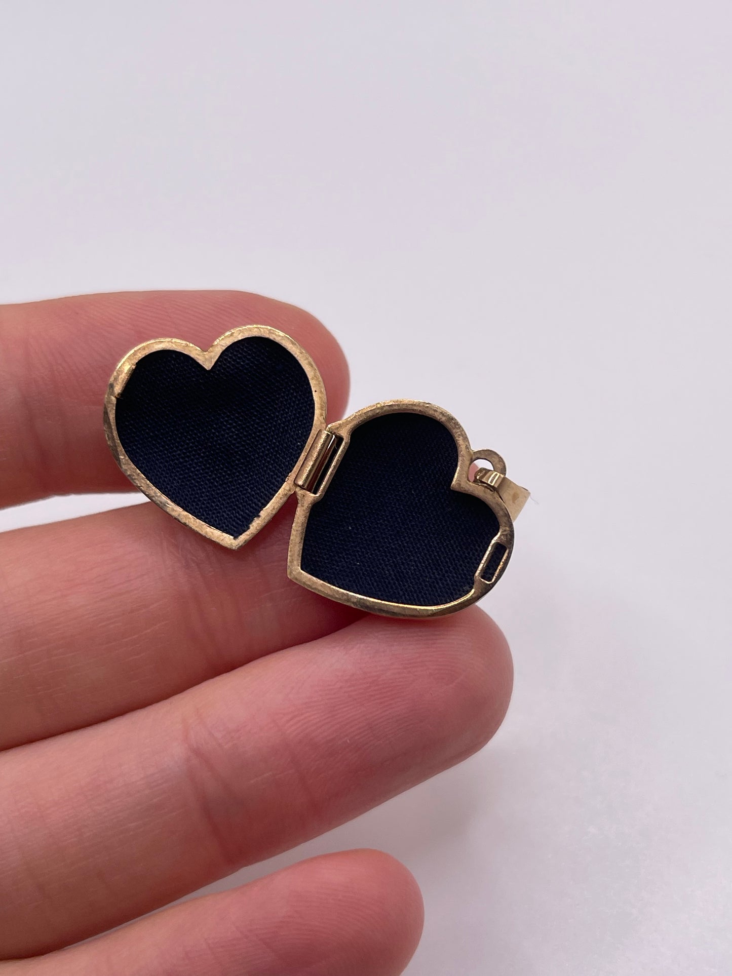 9ct gold diamond heart locket