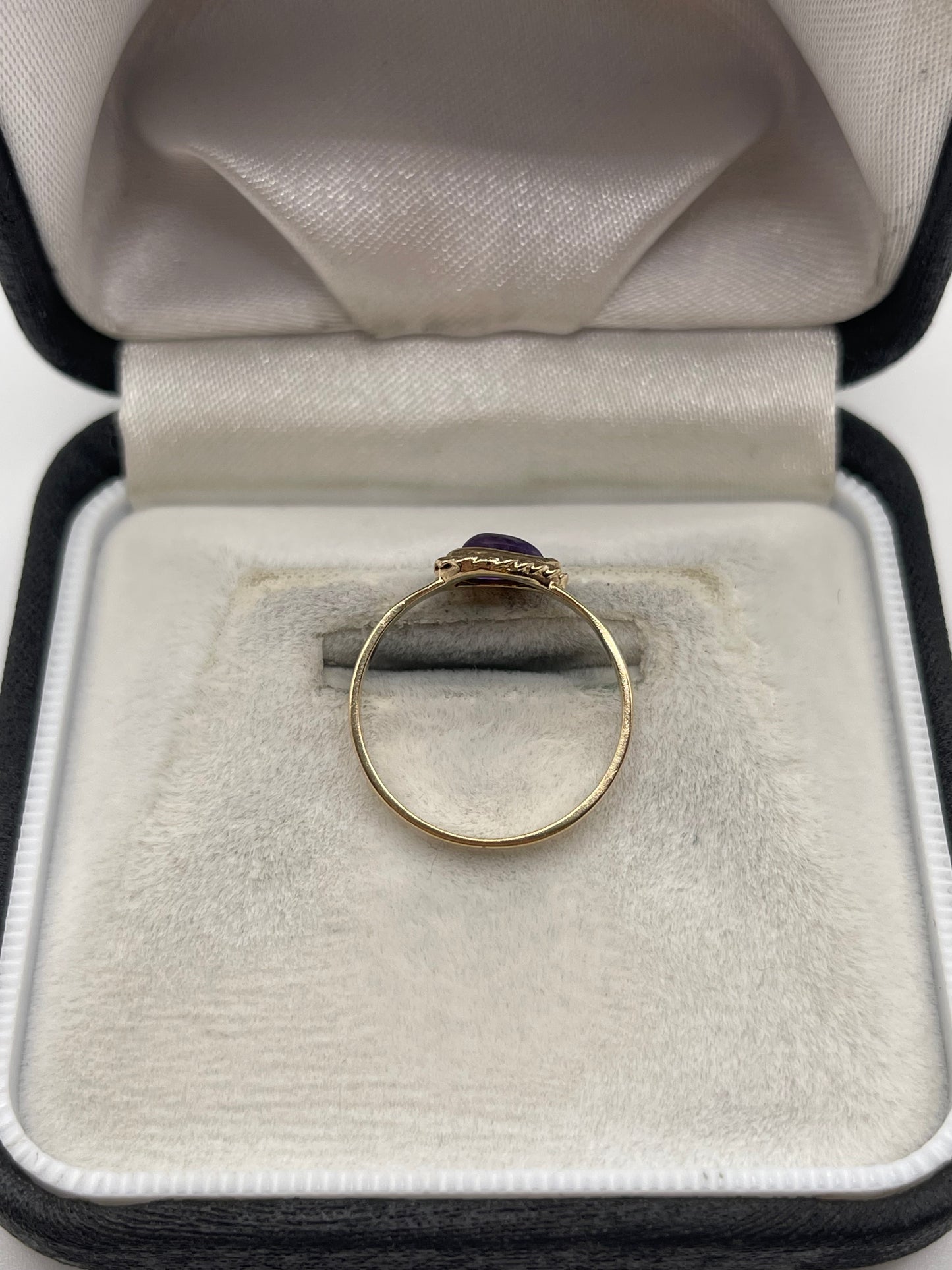 9ct gold cabochon amethyst ring