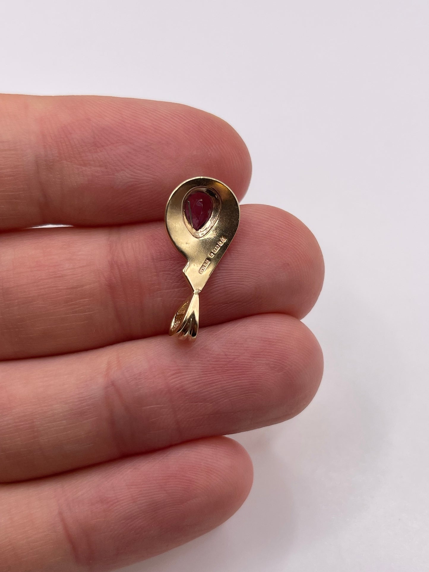 9ct gold amethyst pendant