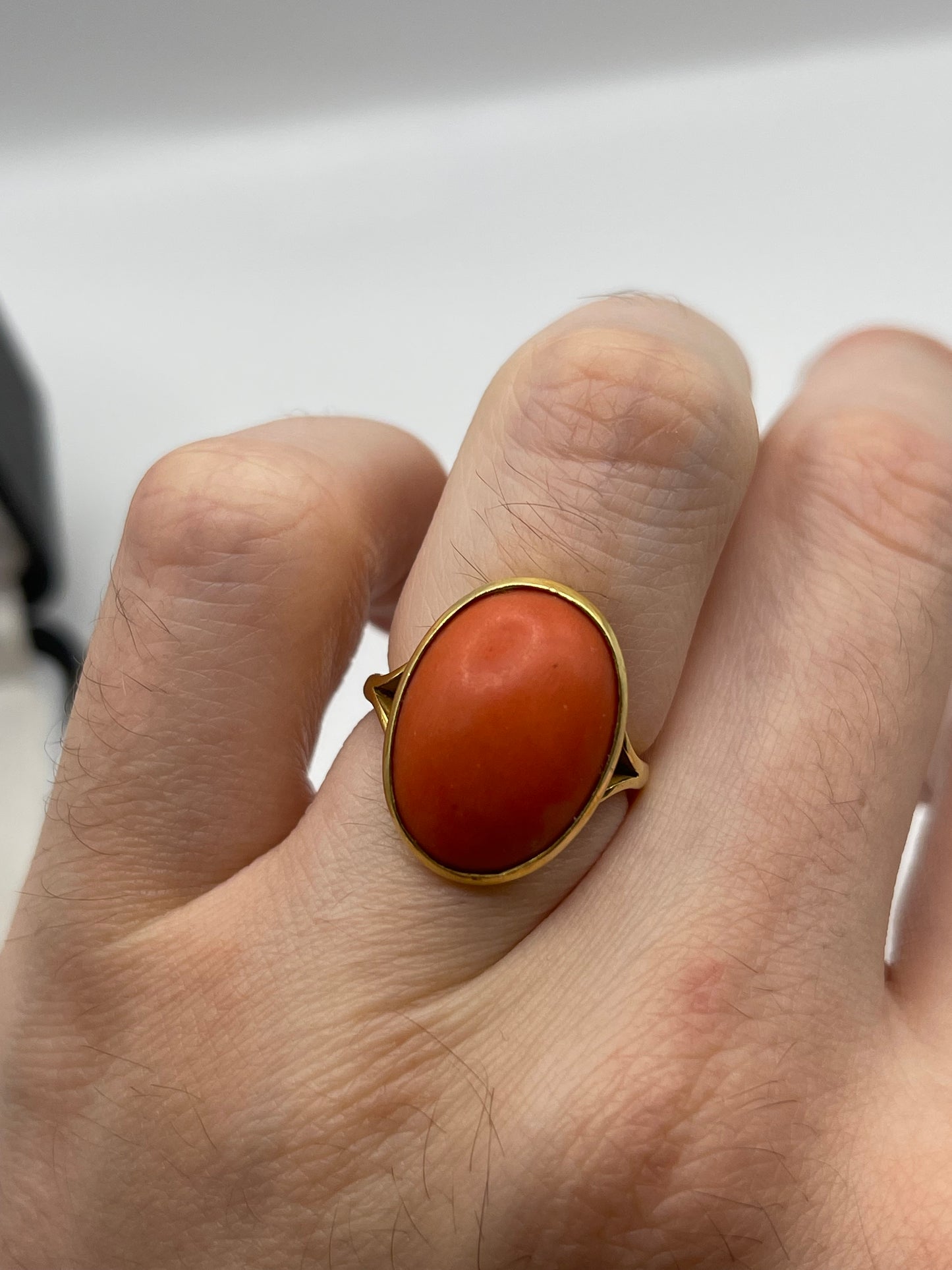 18ct gold coral ring