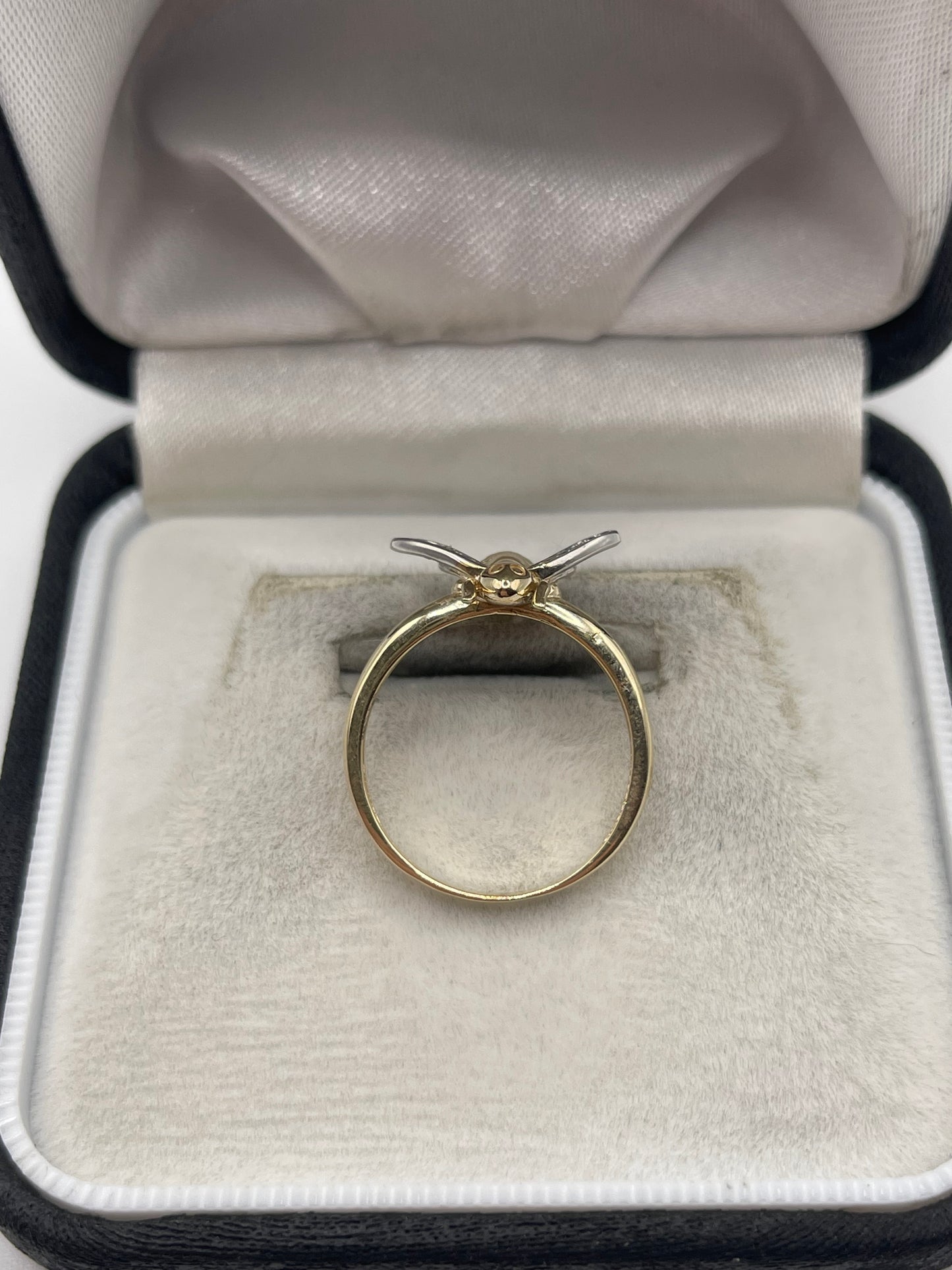 9ct gold diamond bee ring