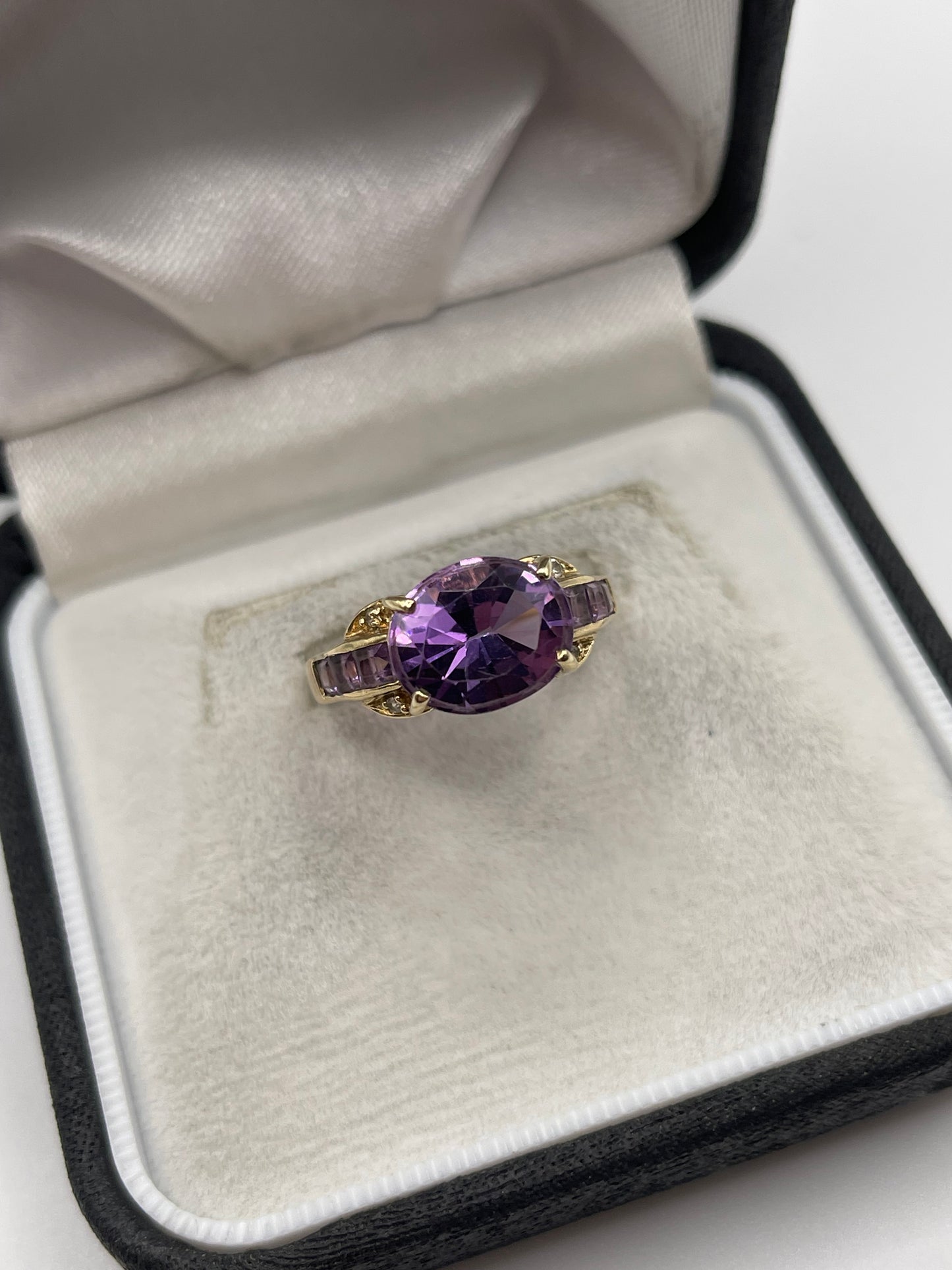 9ct gold amethyst and diamond ring