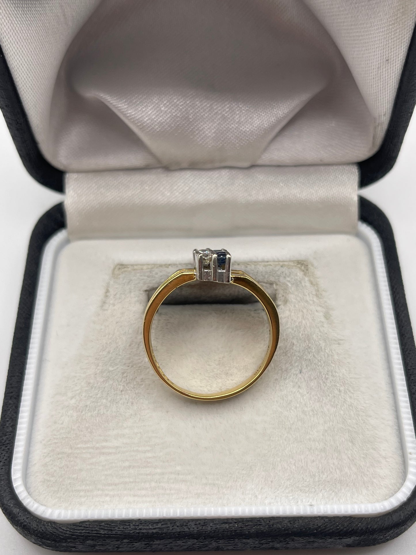 18ct gold sapphire and diamond ring