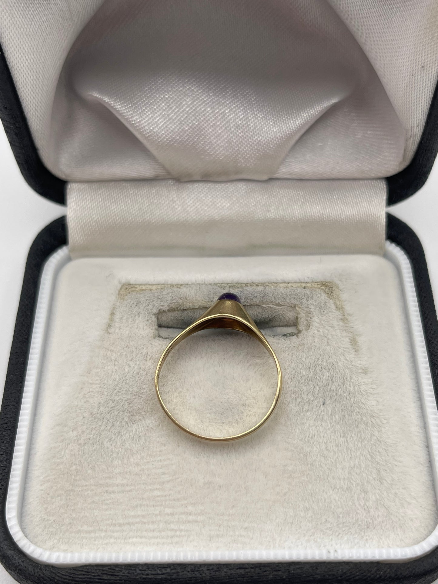 9ct gold cabochon amethyst ring