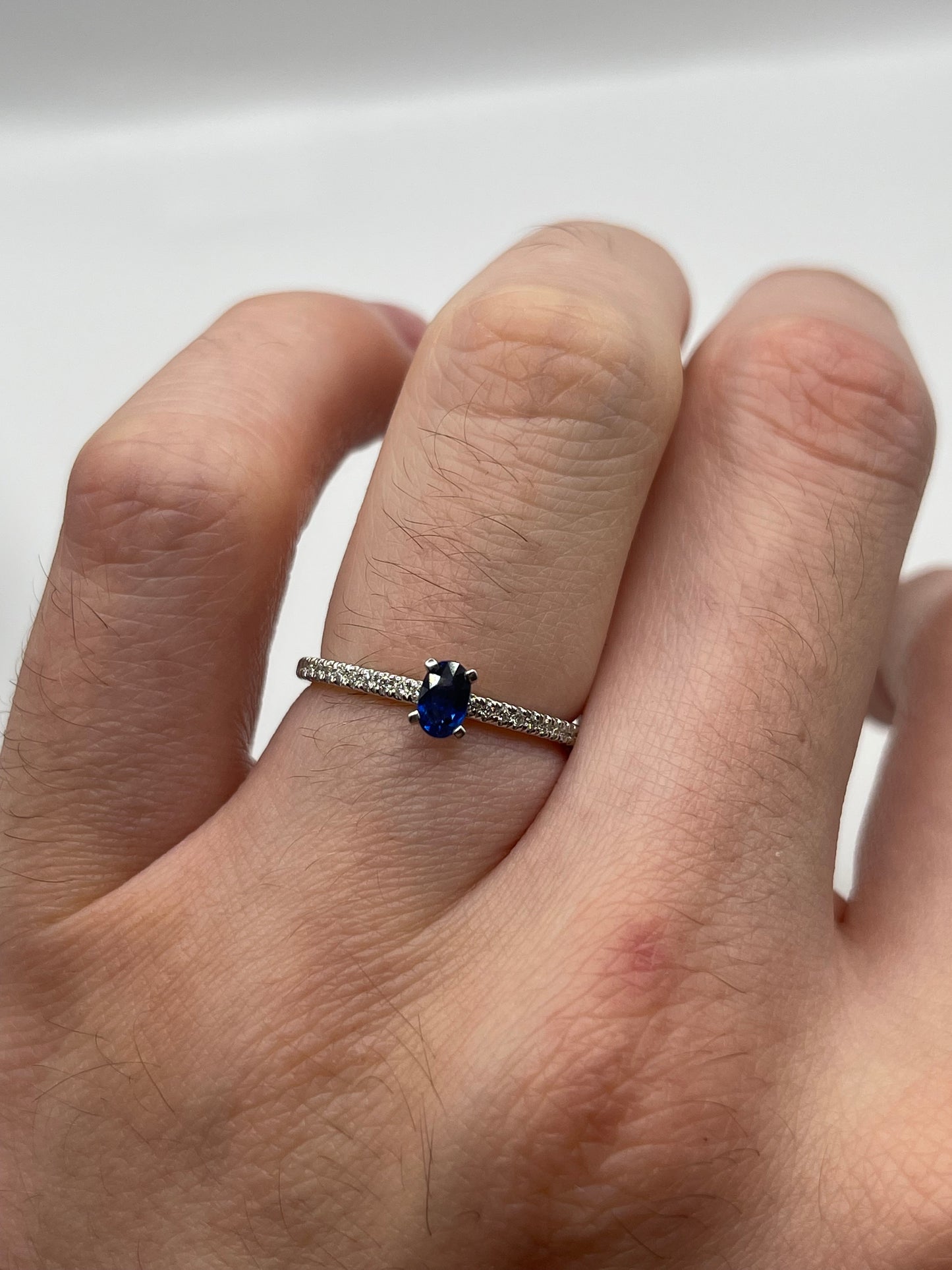 18ct white gold sapphire and diamond ring