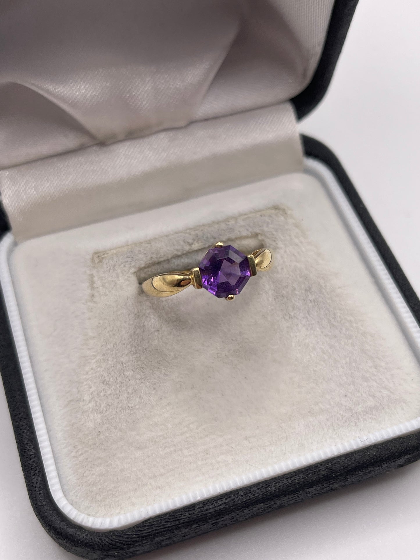 9ct gold amethyst ring