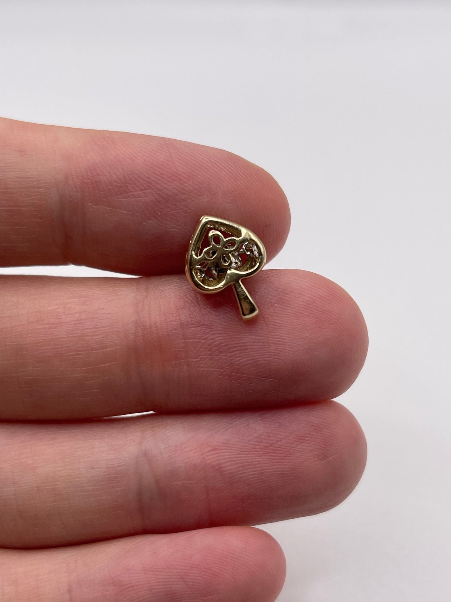 9ct gold diamond heart pendant