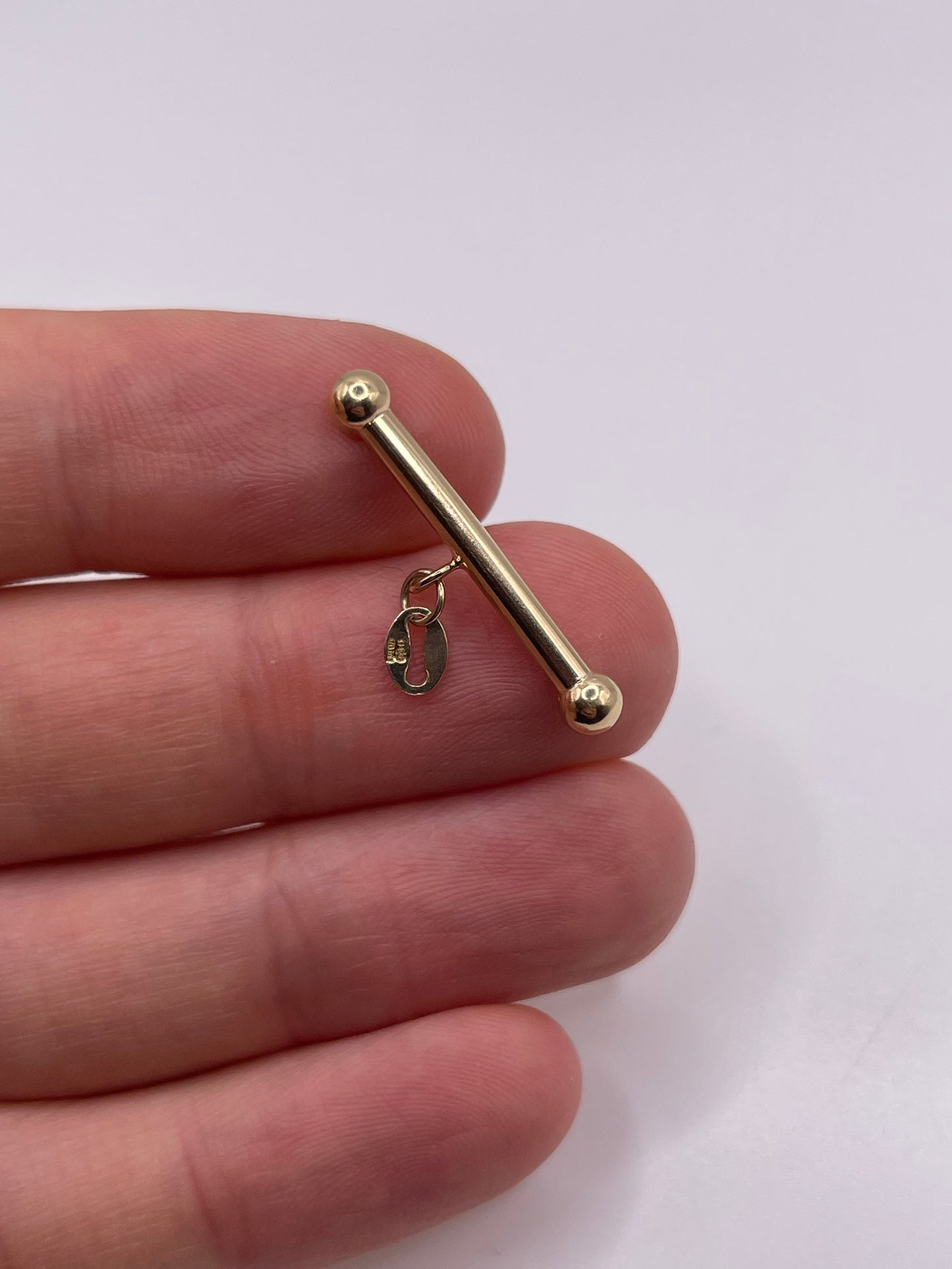 9ct gold t bar pendant