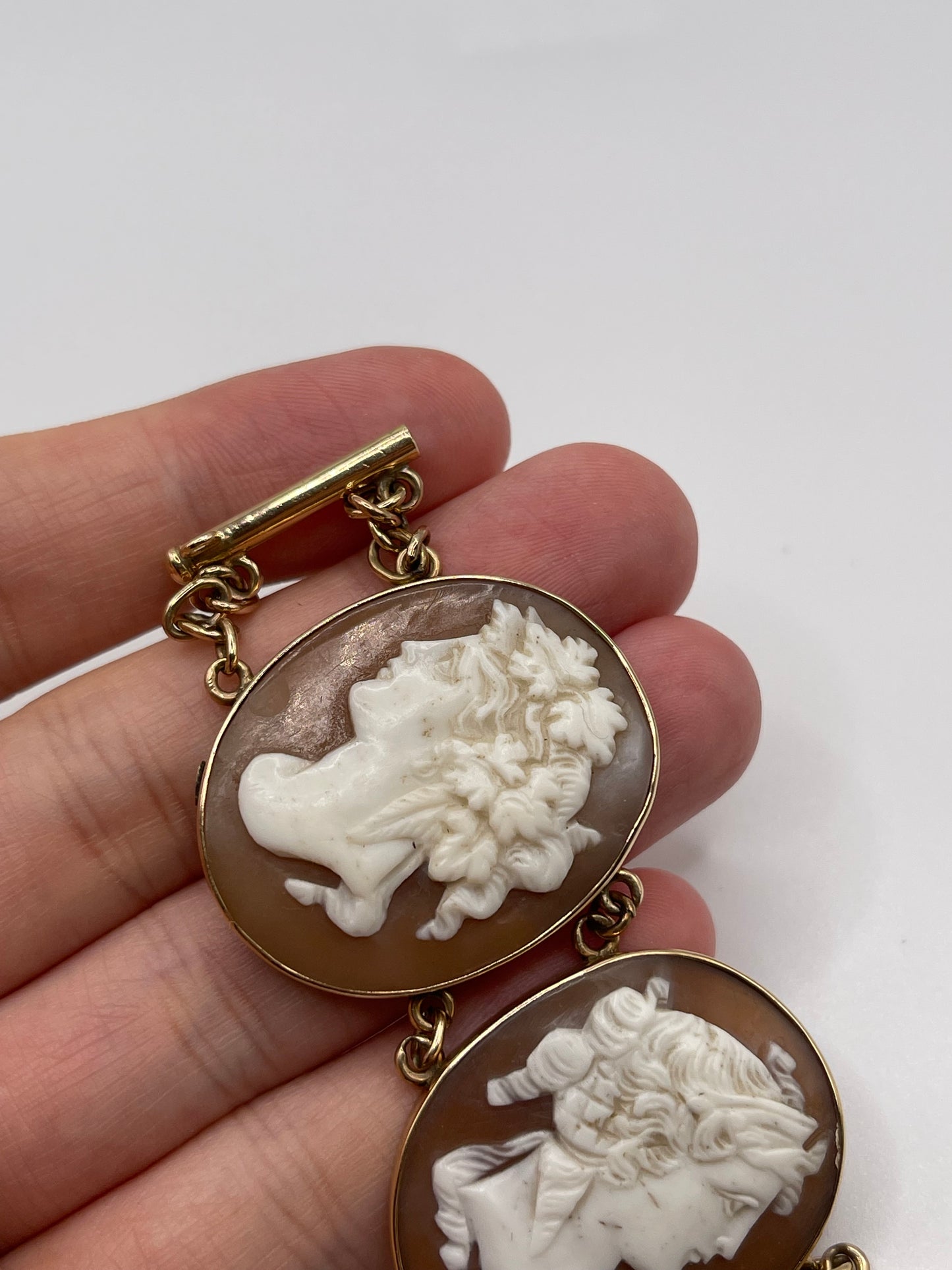 9ct gold cameo bracelet