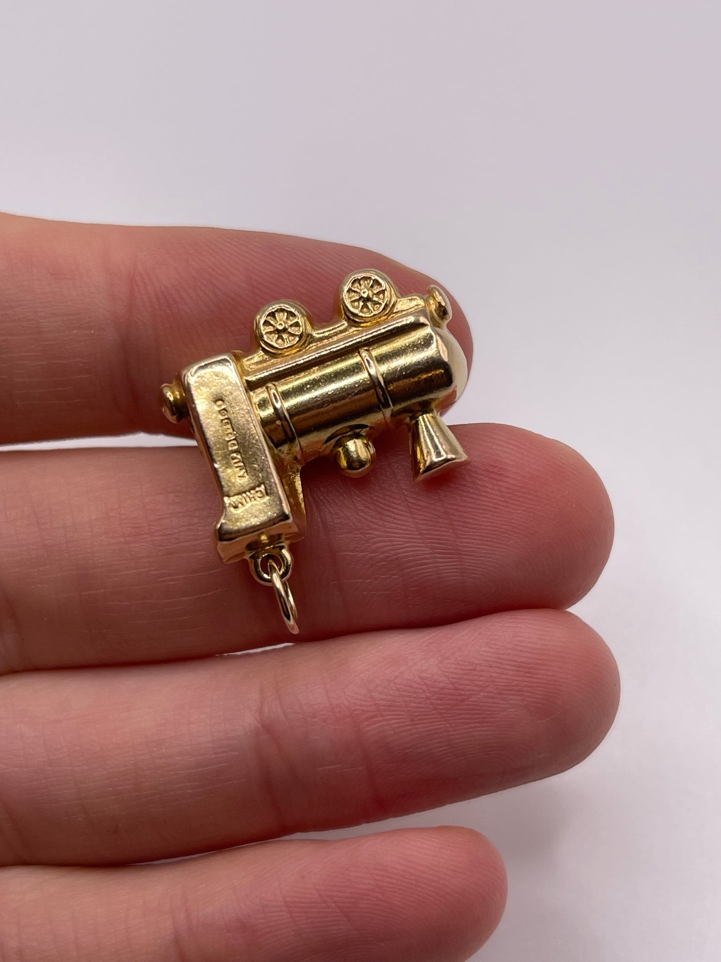 9ct gold train charm