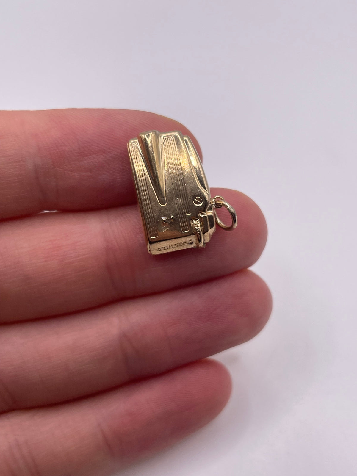 9ct gold table lighter charm