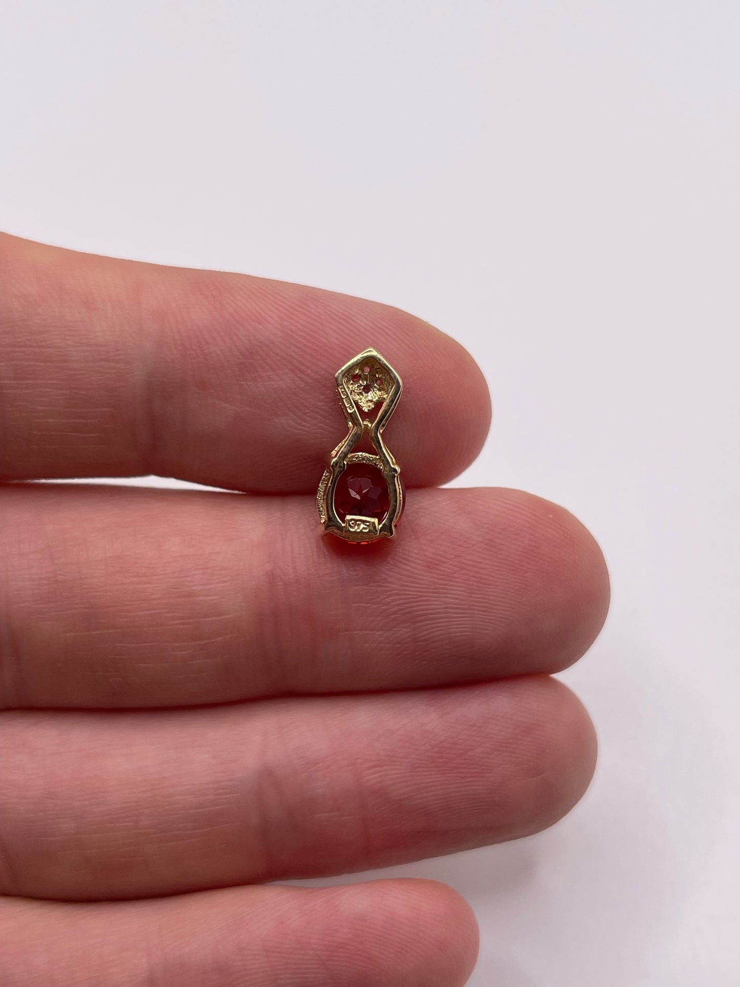 9ct gold quartz and zircon pendant