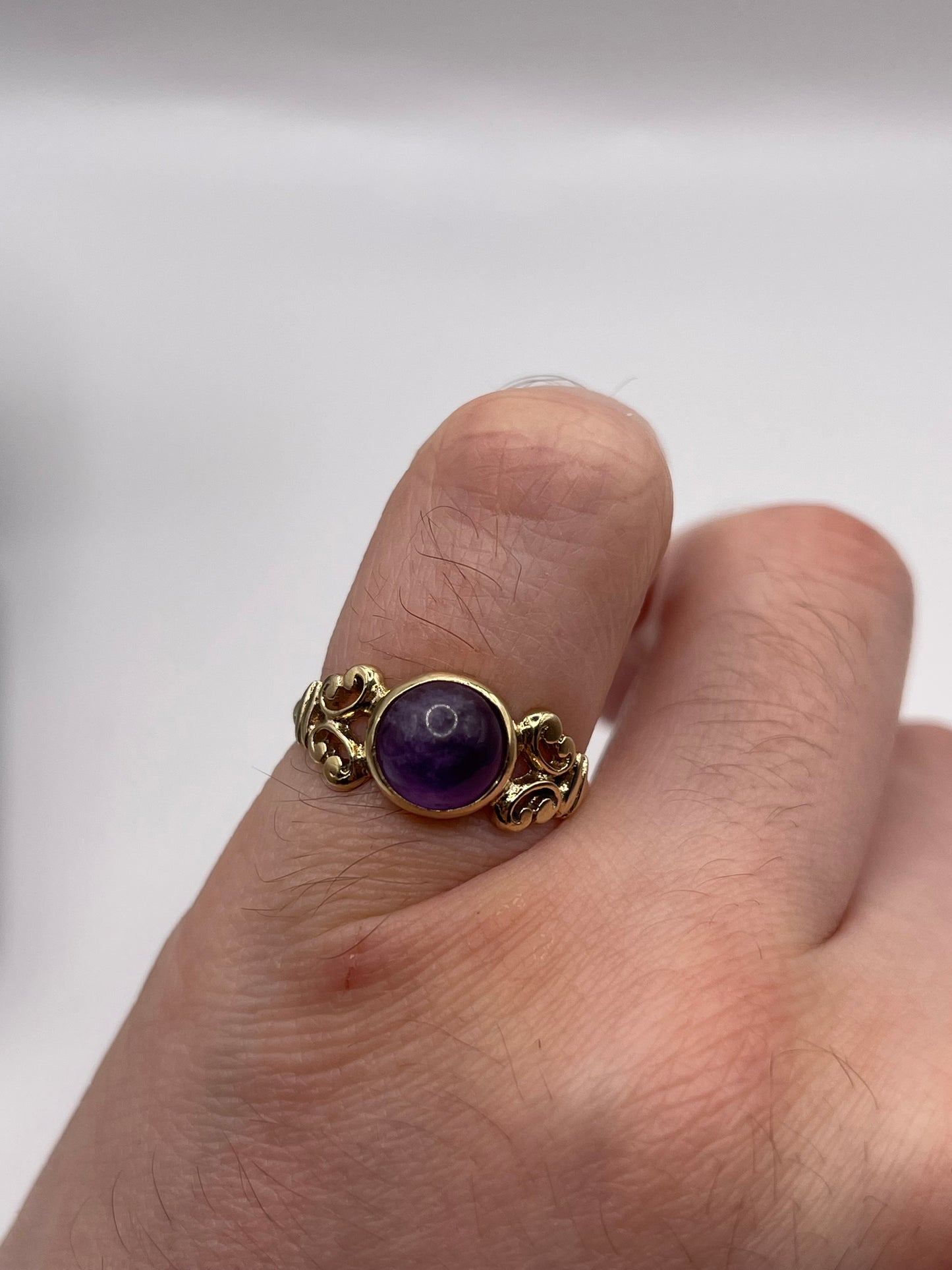 9ct gold cabochon amethyst ring