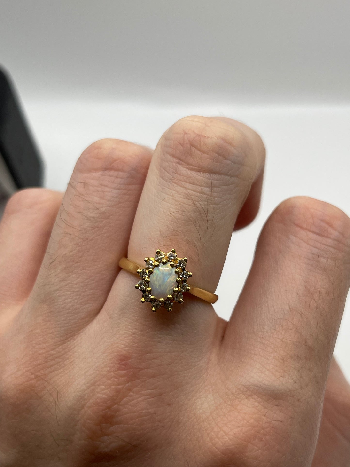 18ct gold opal and diamond ring