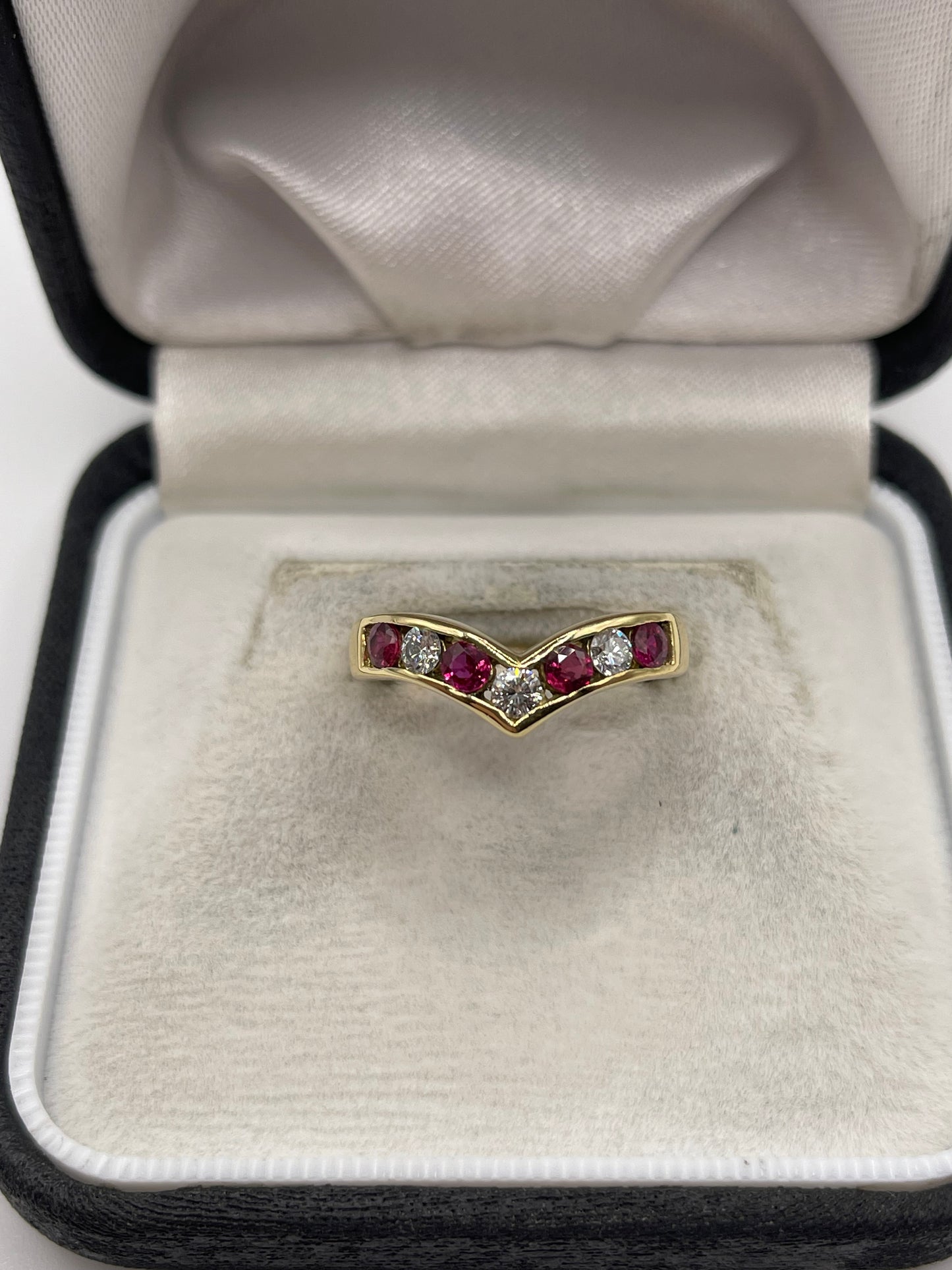 18ct gold ruby and diamond ring