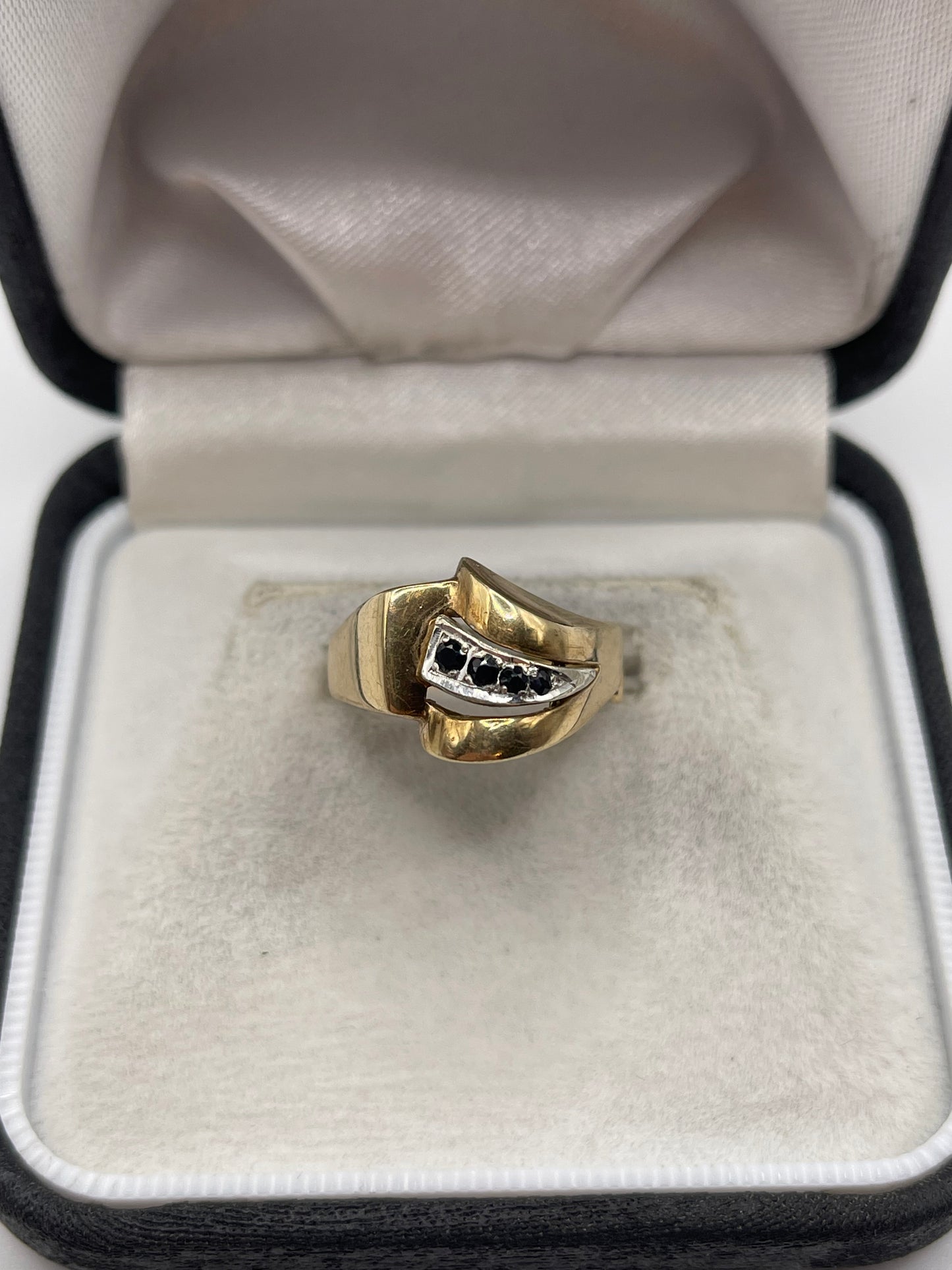 9ct gold sapphire ring