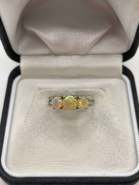 9ct gold opal ring