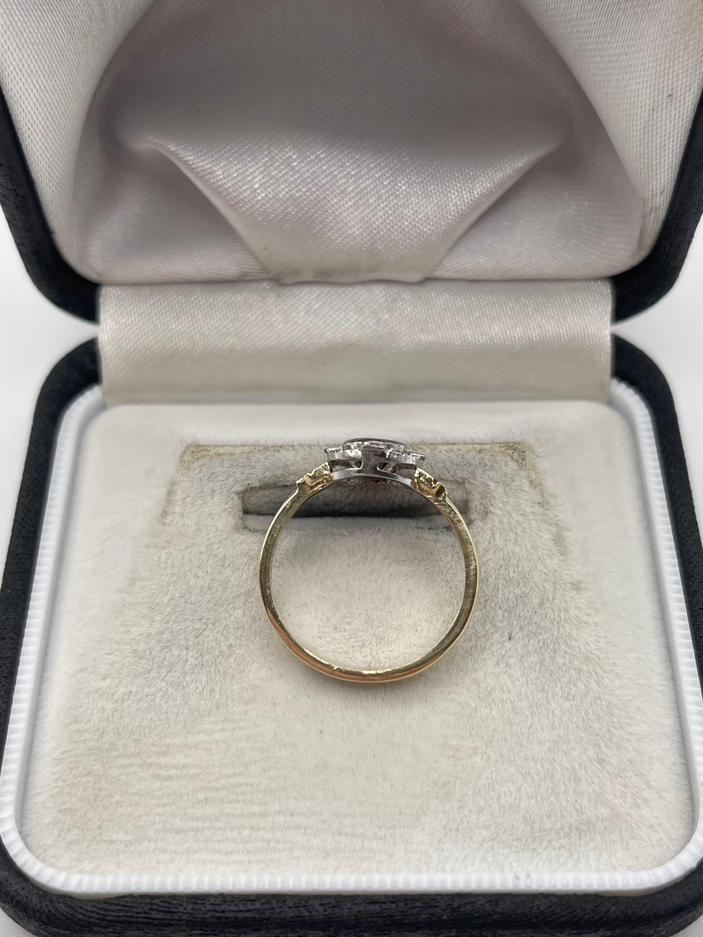 9ct gold garnet and diamond ring