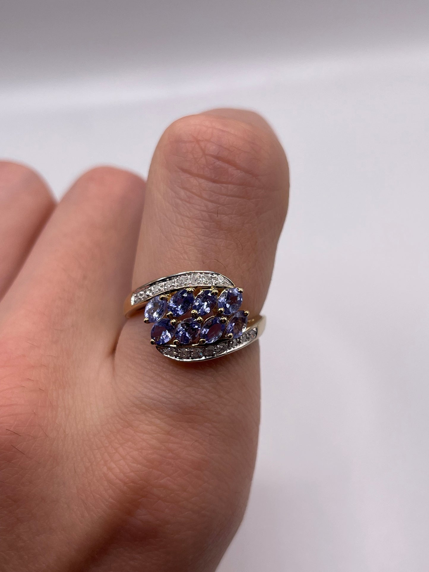 9ct gold tanzanite and diamond ring