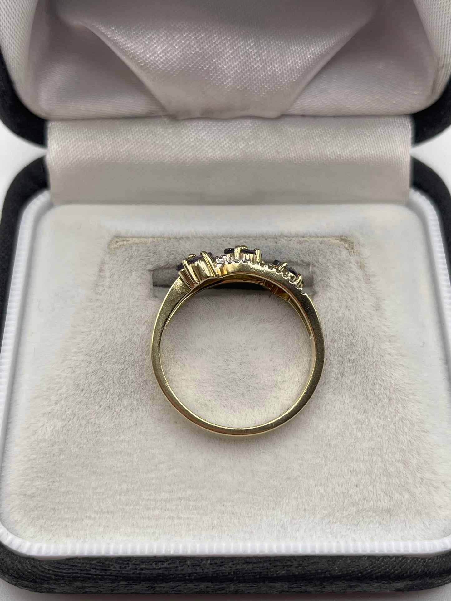9ct gold tanzanite and diamond ring