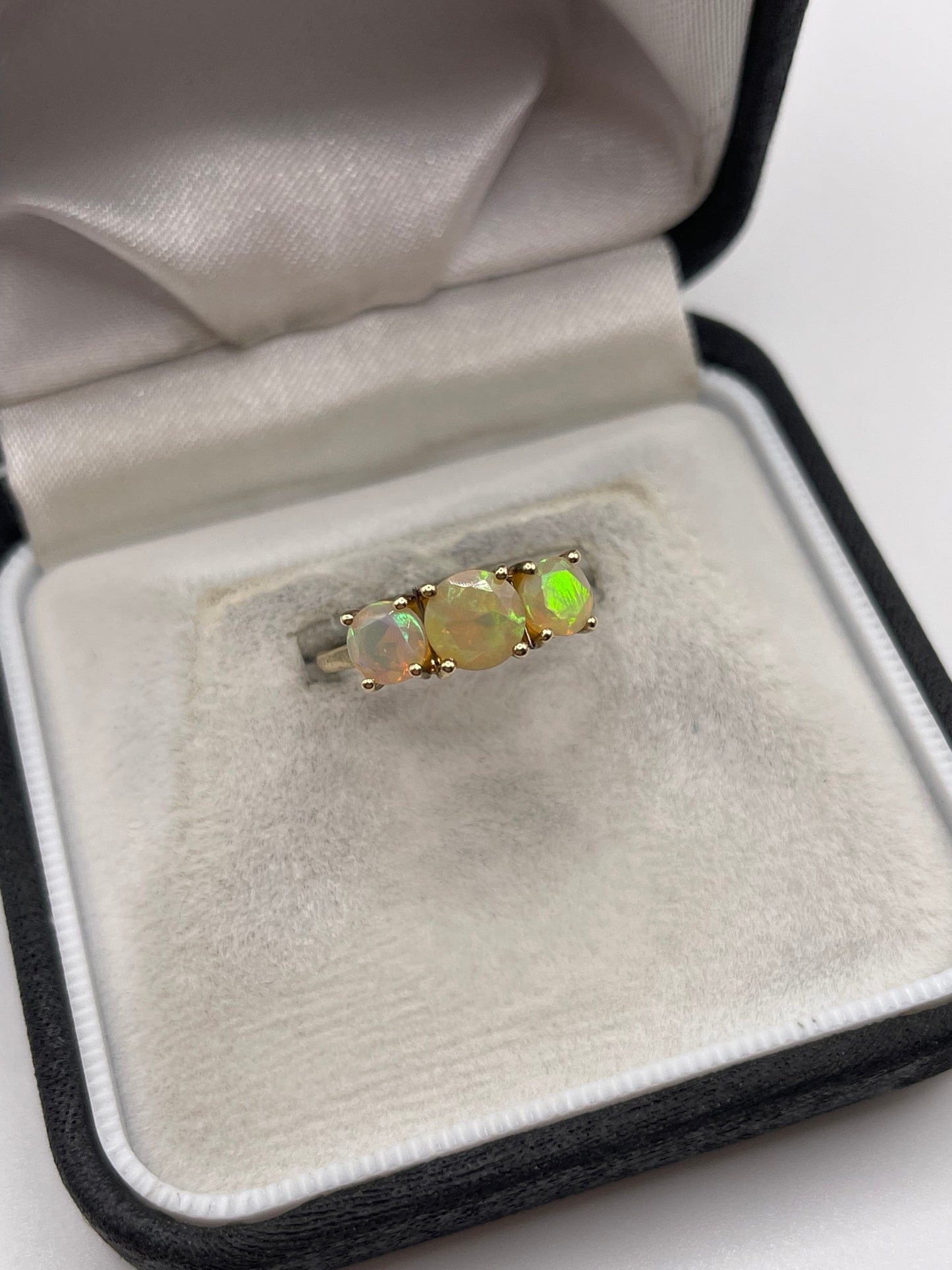 9ct gold opal ring