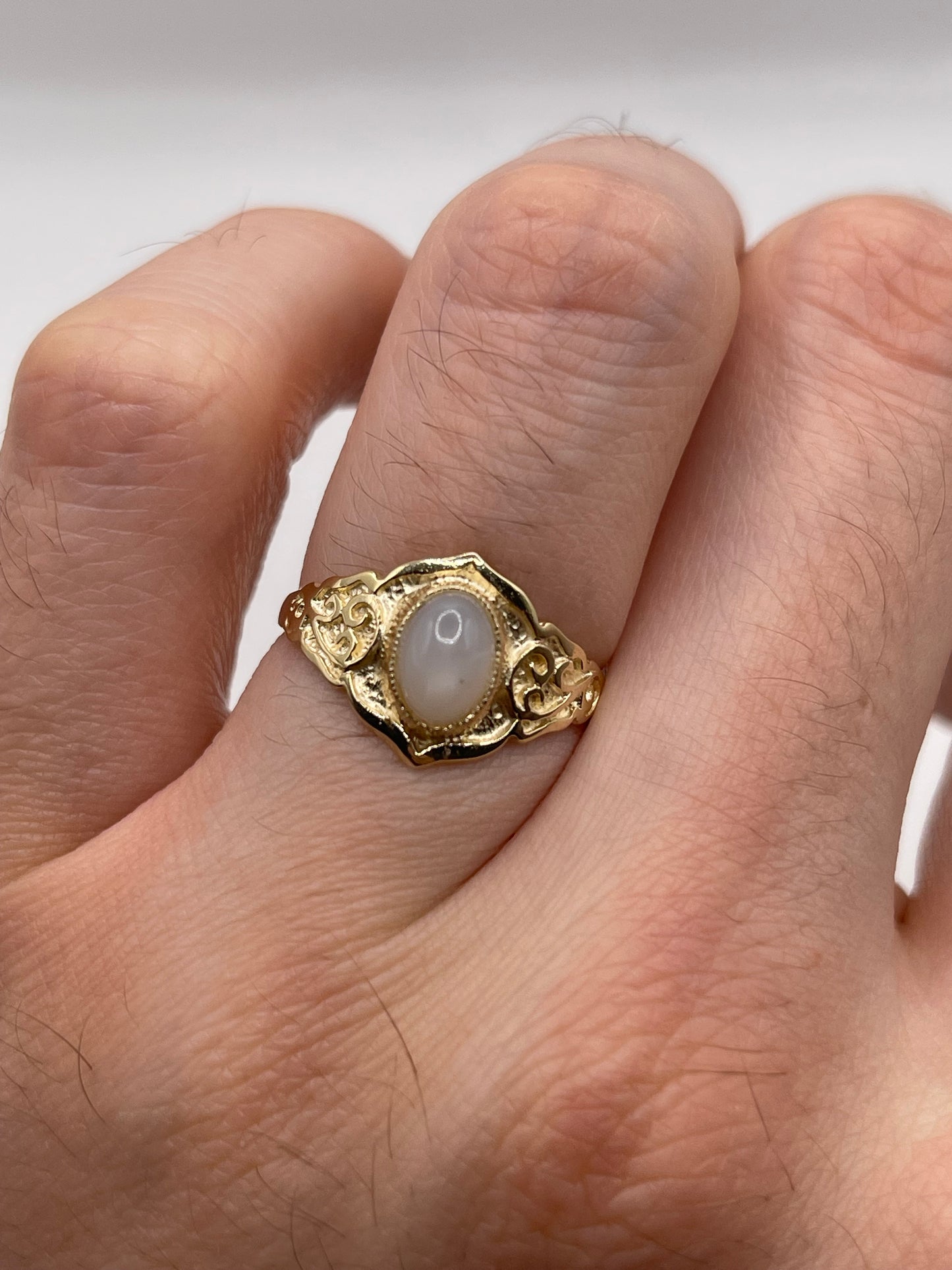 9ct gold moonstone ring