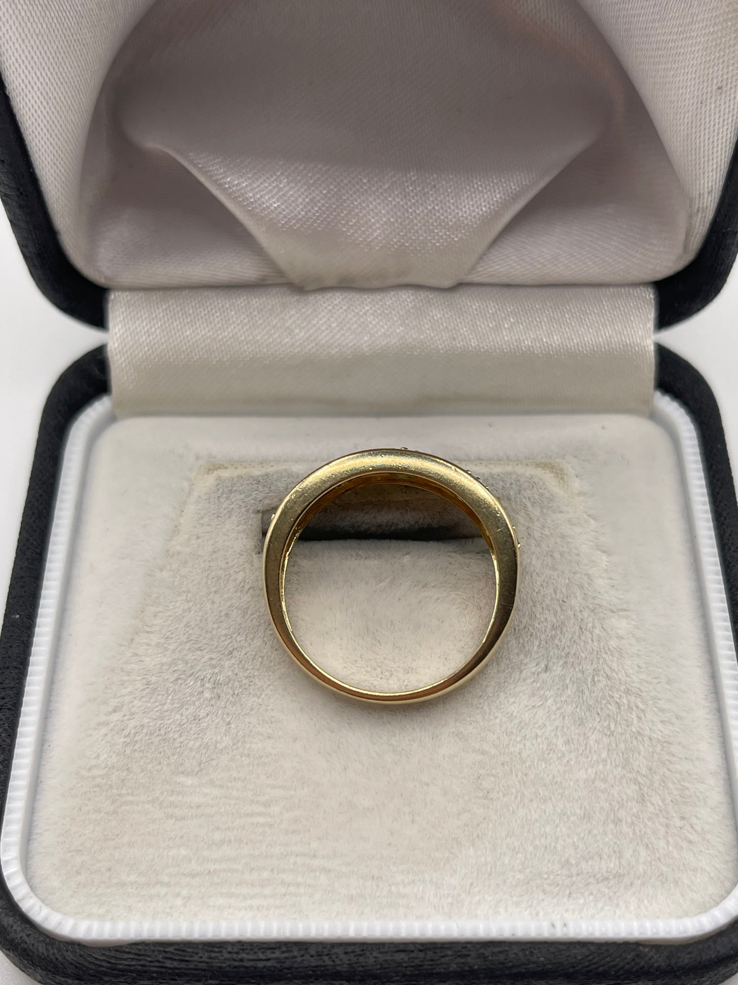 9ct gold emerald and diamond ring