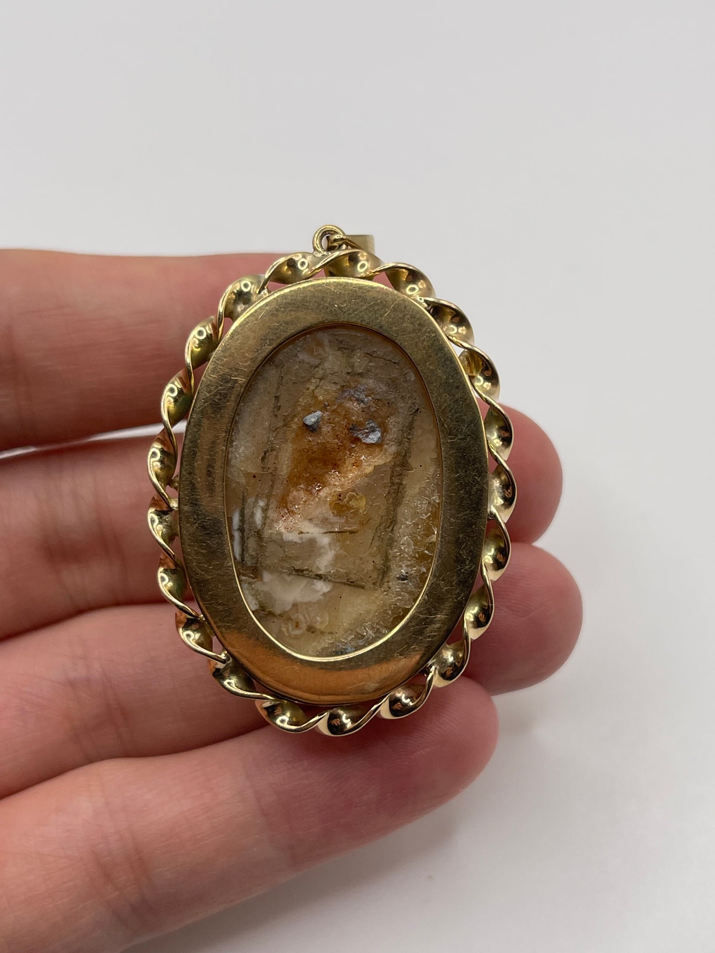 9ct gold citrine pendant