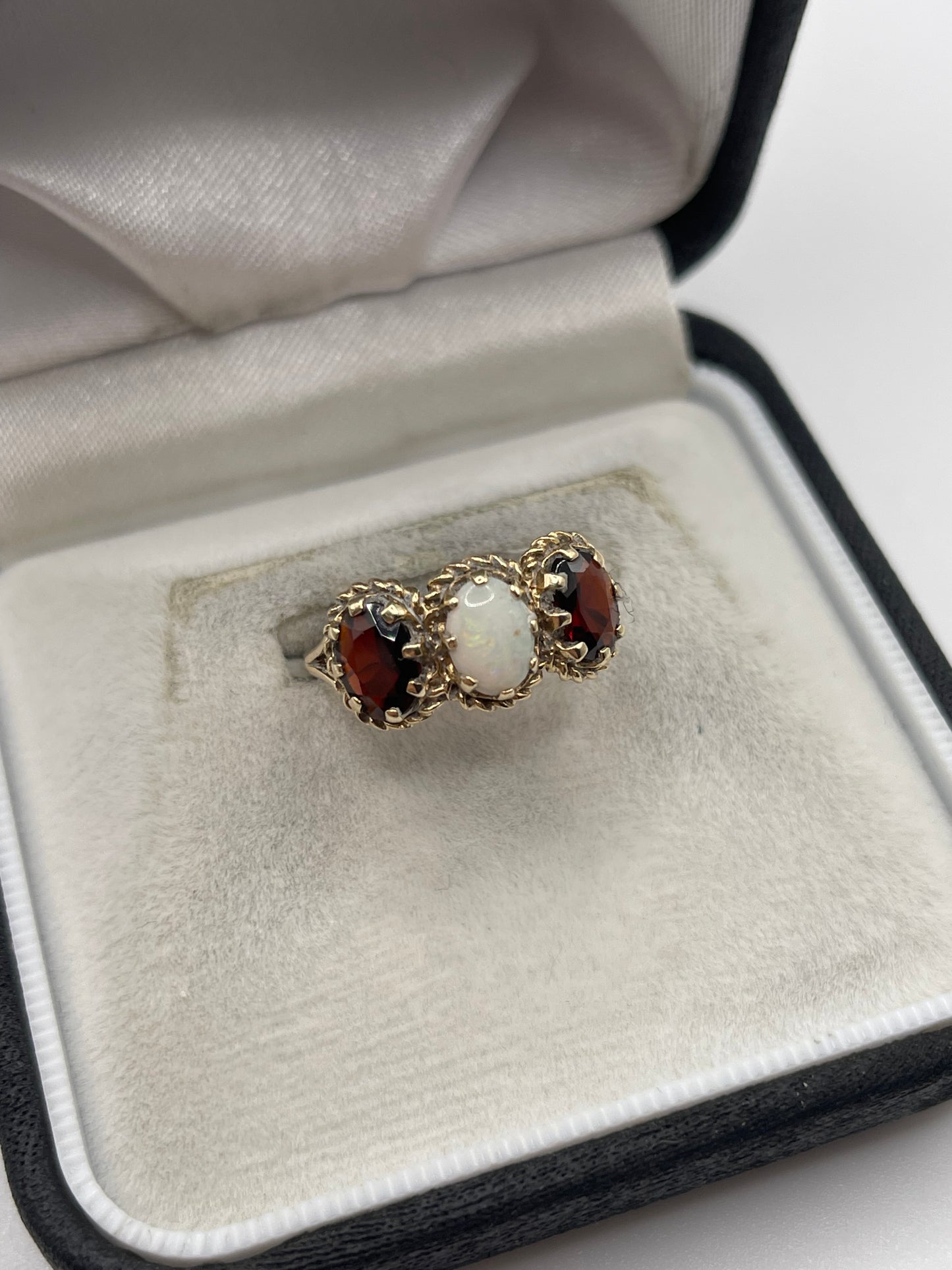 9ct gold opal and garnet ring