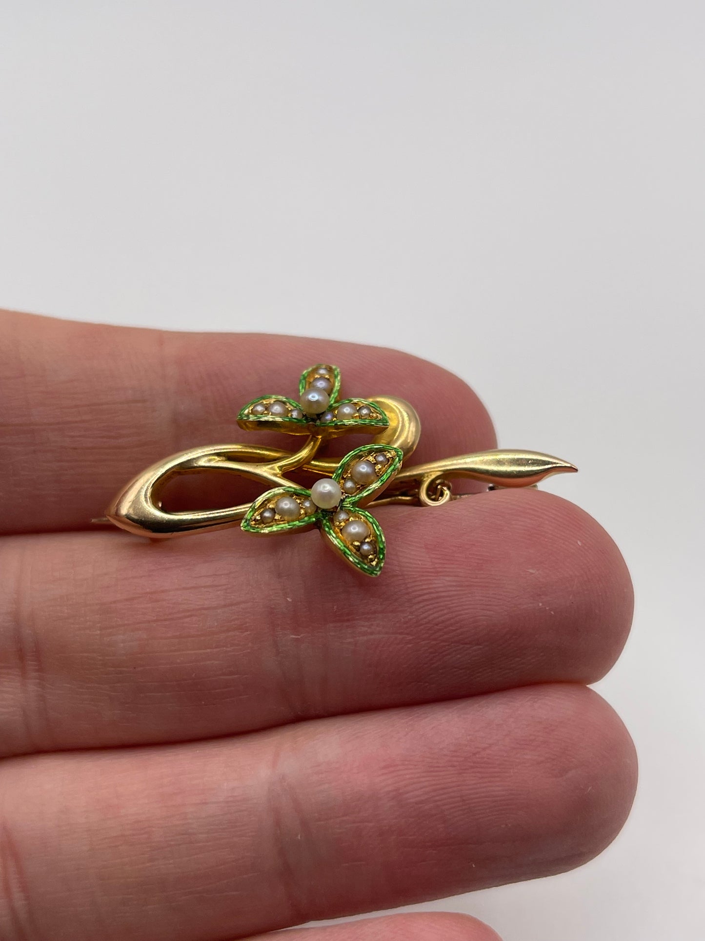 Antique 15ct gold empanel and pearl brooch