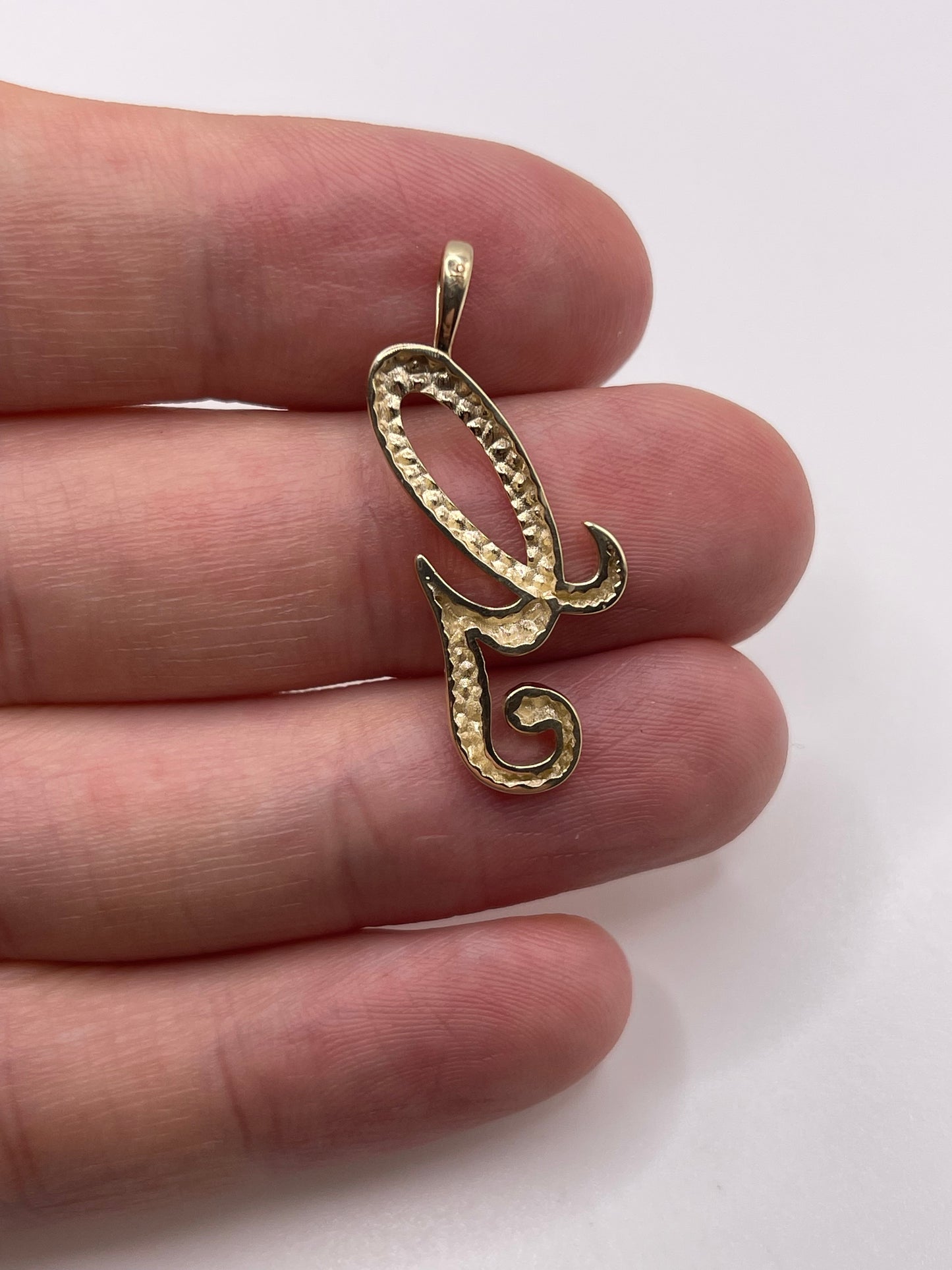 9ct gold initial G pendant