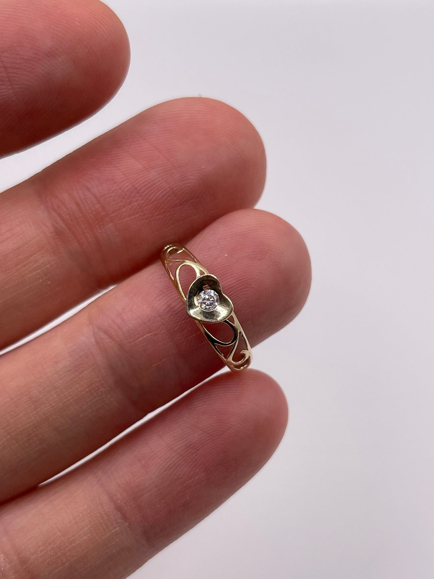 9ct gold cz heart ring