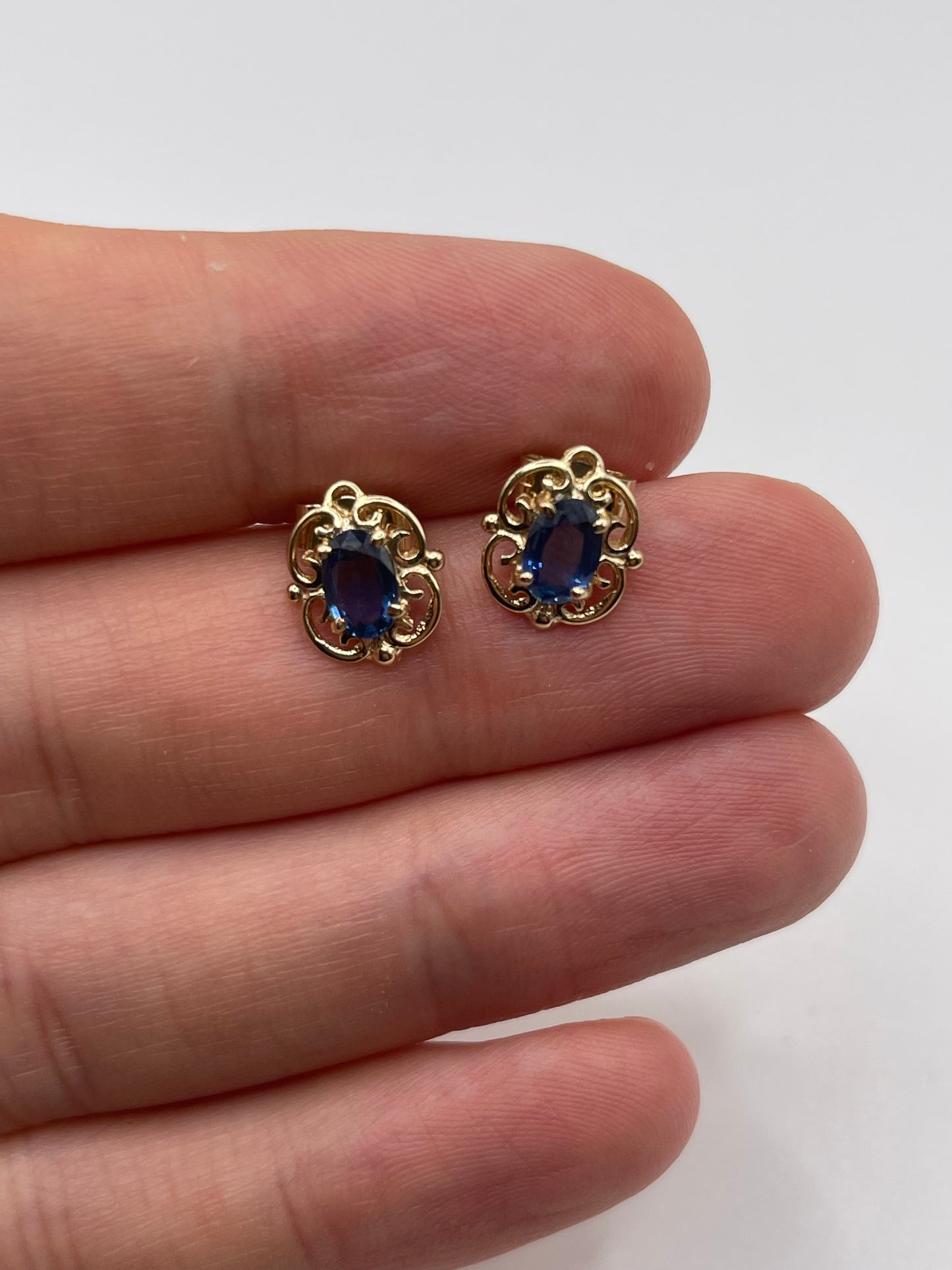 9ct gold sapphire earrings