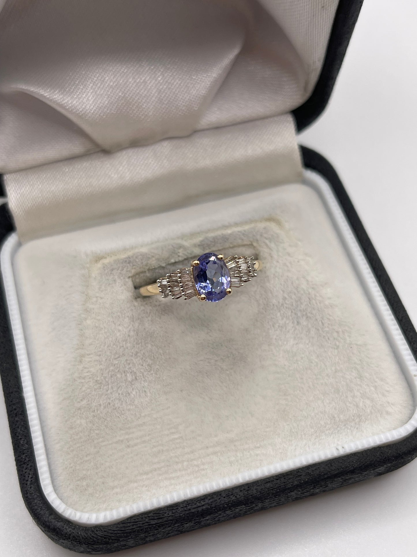 9ct gold tanzanite and diamond ring