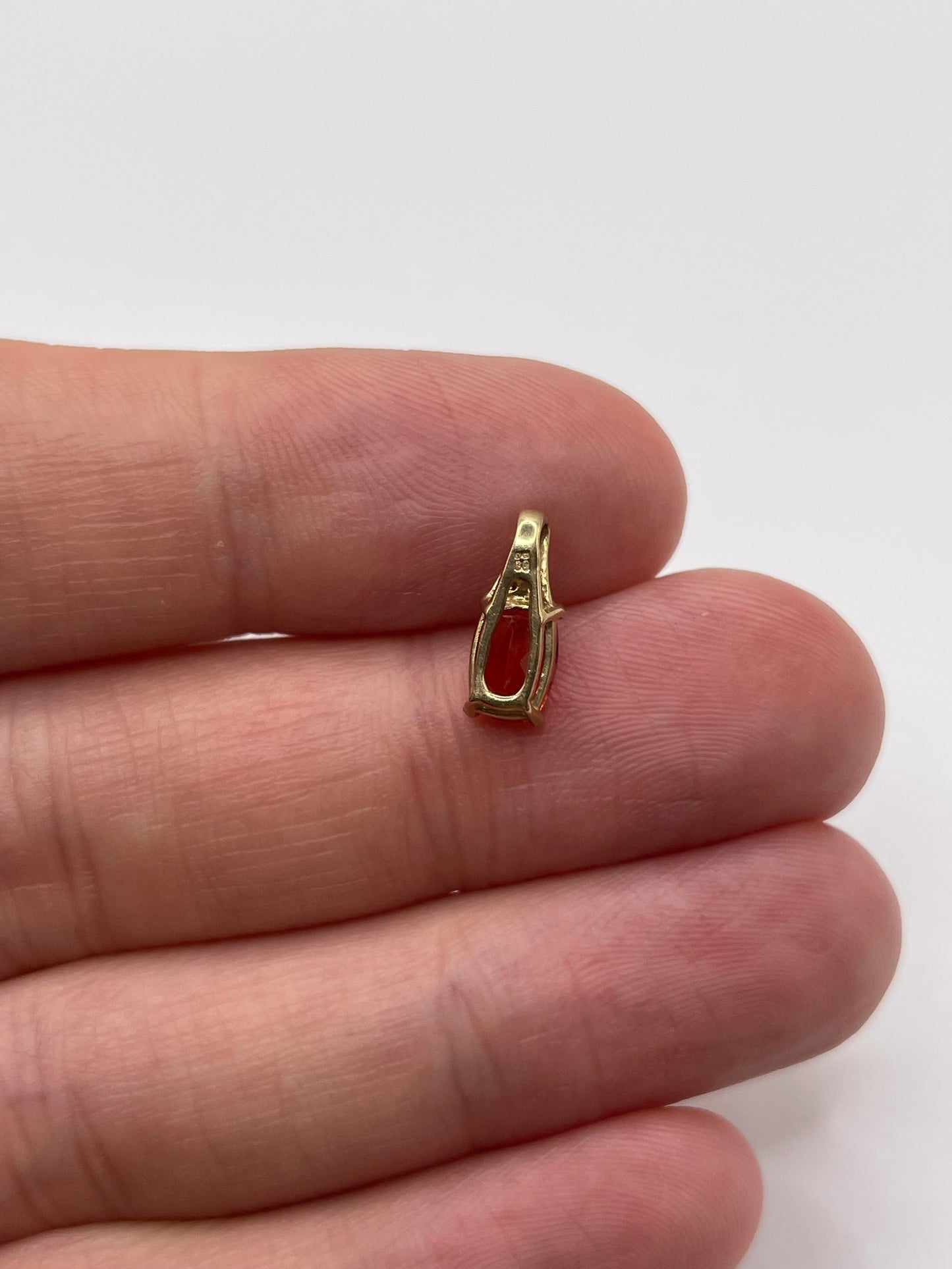 9ct gold quartz and diamond pendant