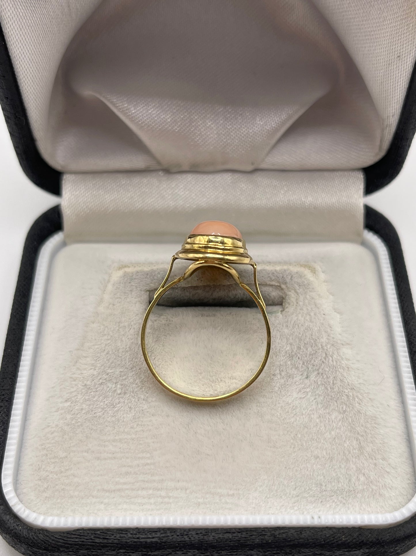18ct gold coral ring
