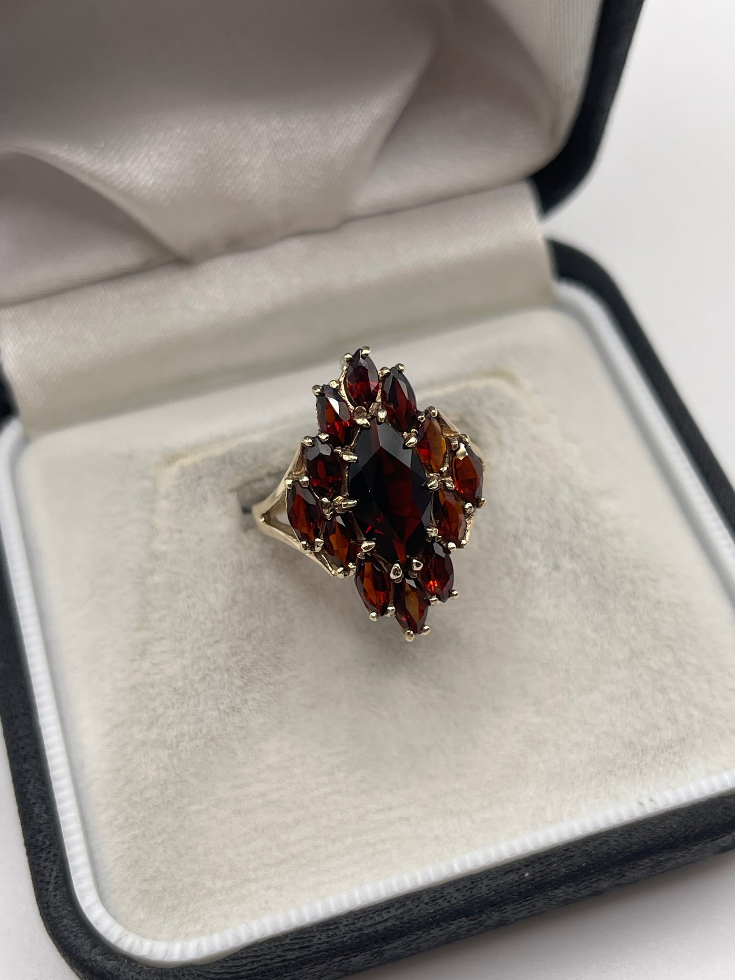 9ct gold garnet cluster ring