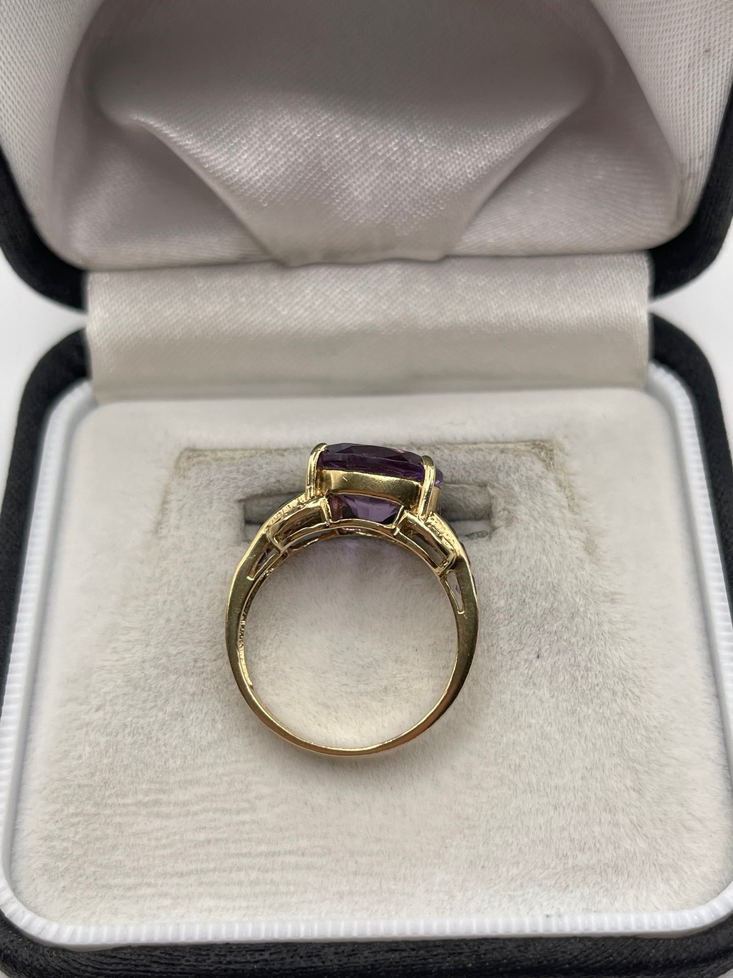 9ct gold amethyst and diamond ring