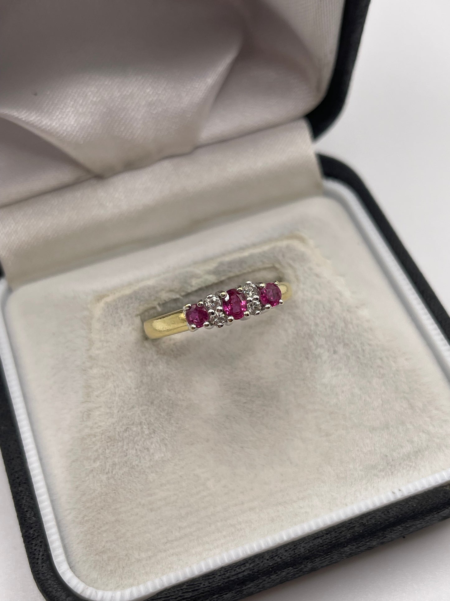18ct gold ruby and diamond ring