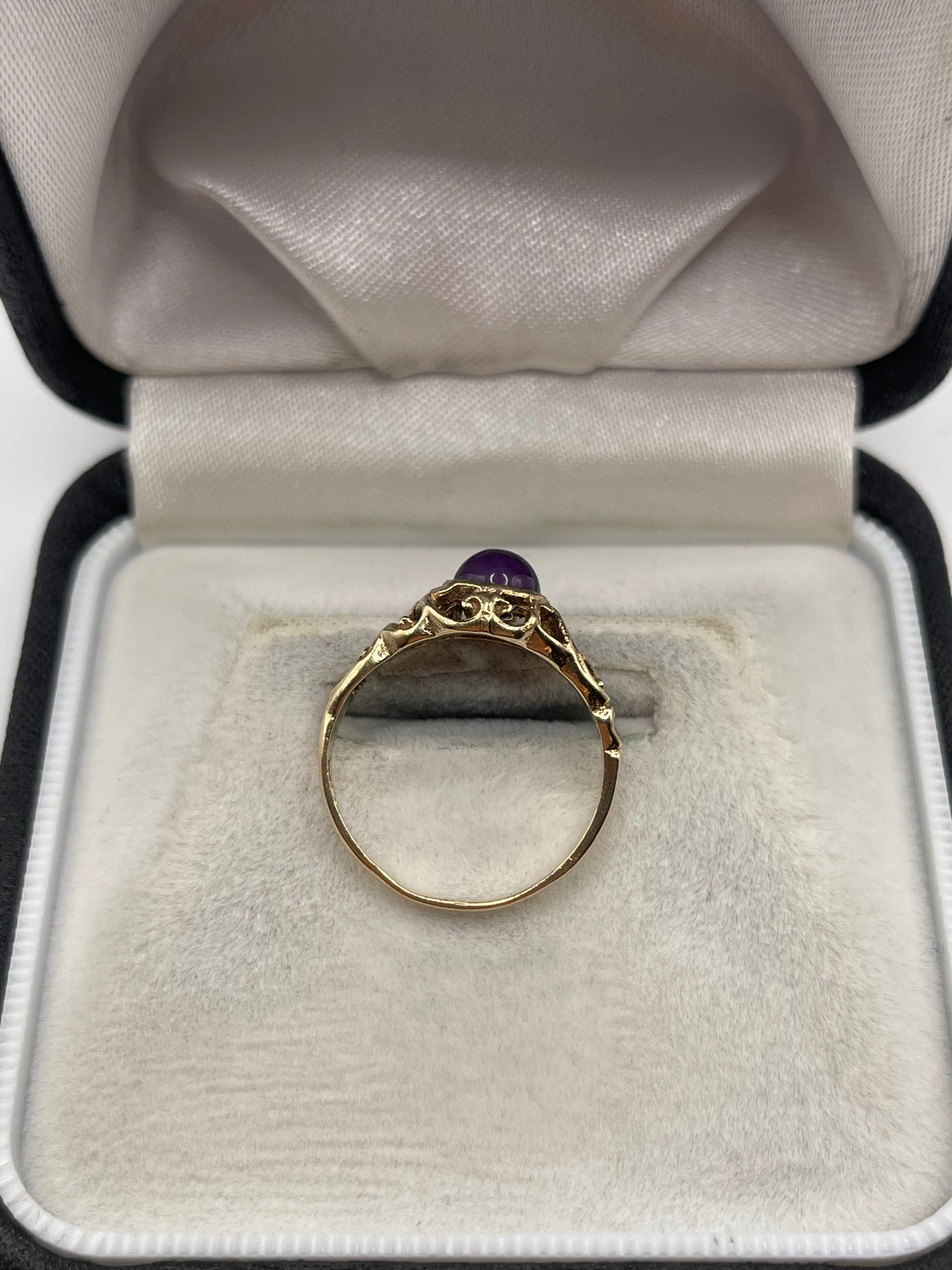9ct gold cabochon amethyst ring