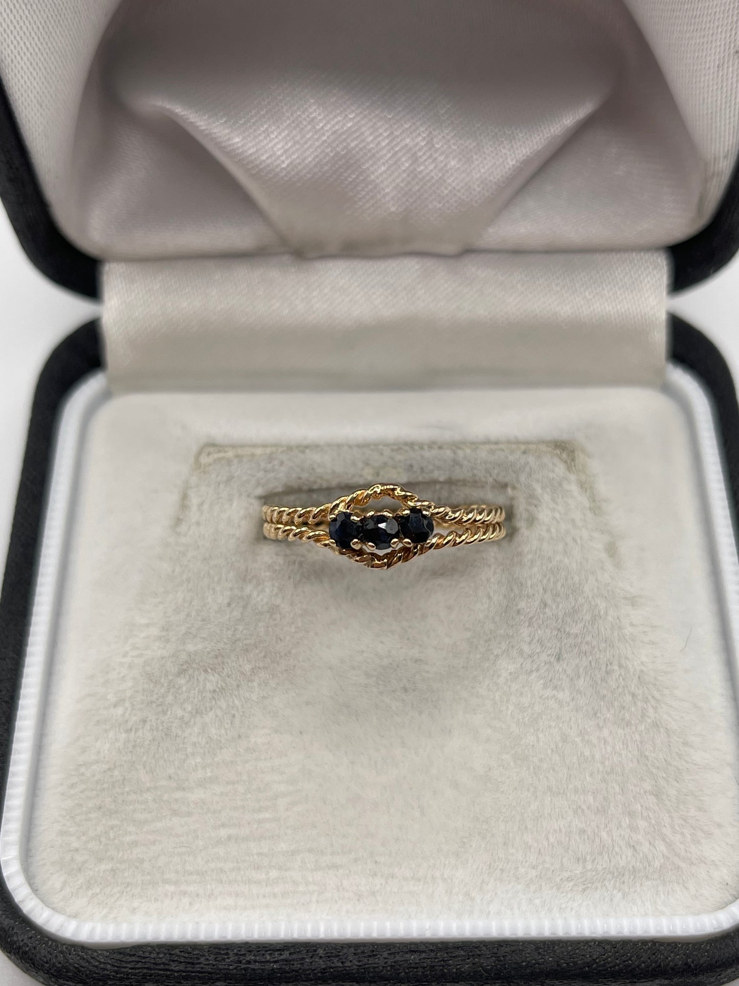 9ct gold sapphire ring