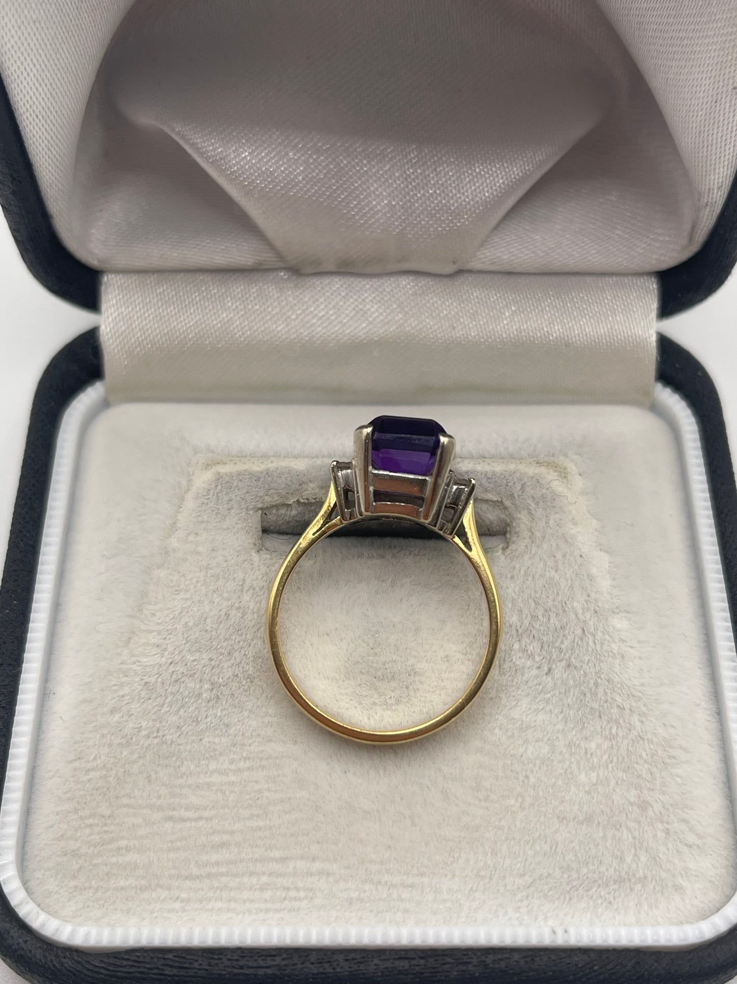 18ct gold amethyst and diamond ring