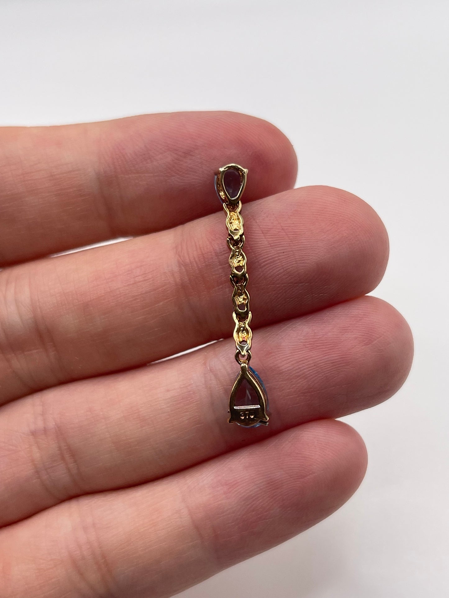 9ct gold topaz pendant
